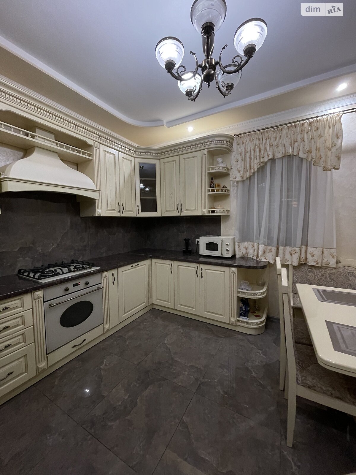 двоповерховий будинок, 250 кв. м, цегла. Здається помісячно в Ужгороді фото 1