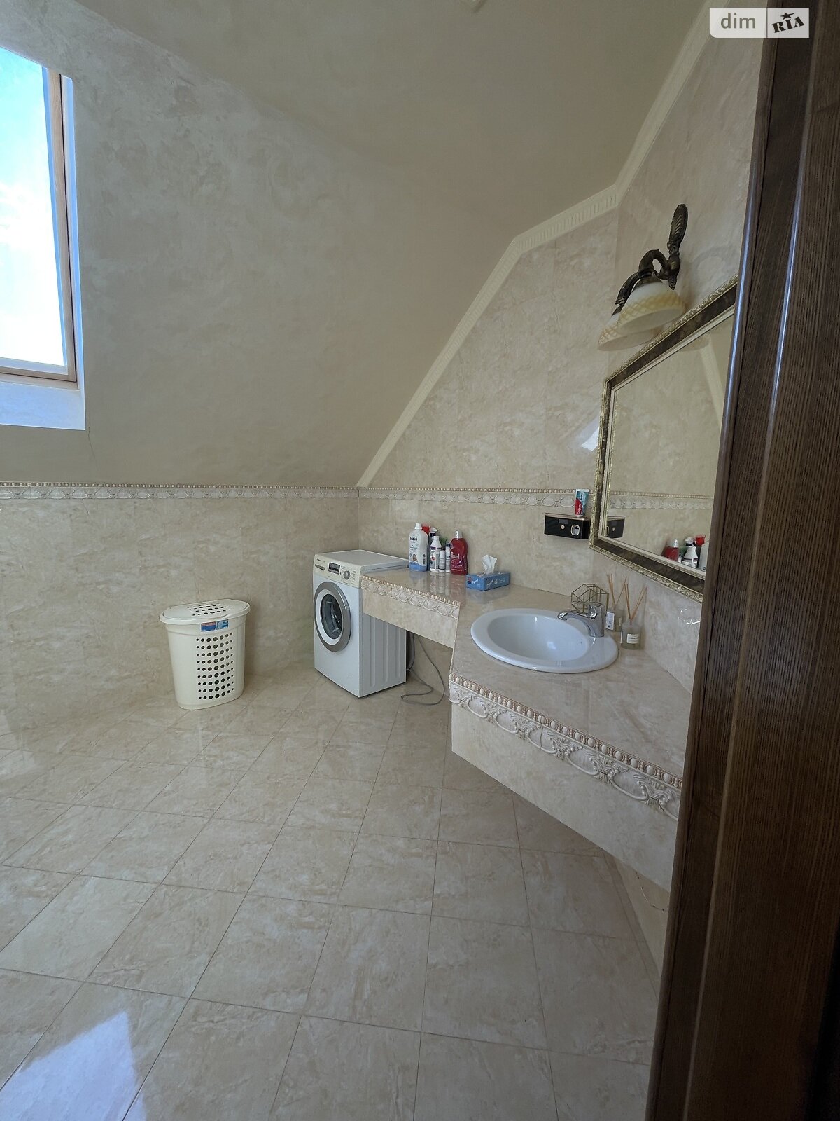 двоповерховий будинок, 250 кв. м, цегла. Здається помісячно в Ужгороді фото 1