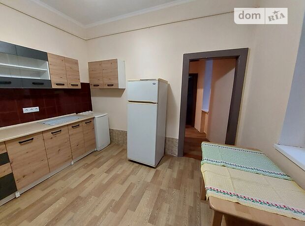 одноэтажный дом с ремонтом, 59 кв. м, кирпич. Сдается помесячно в Ужгороде, в районе Центр фото 1 одноэтажный дом с ремонтом, 59 кв. м, кирпич. Сдается помесячно в Ужгороде, в районе Центр фото 1