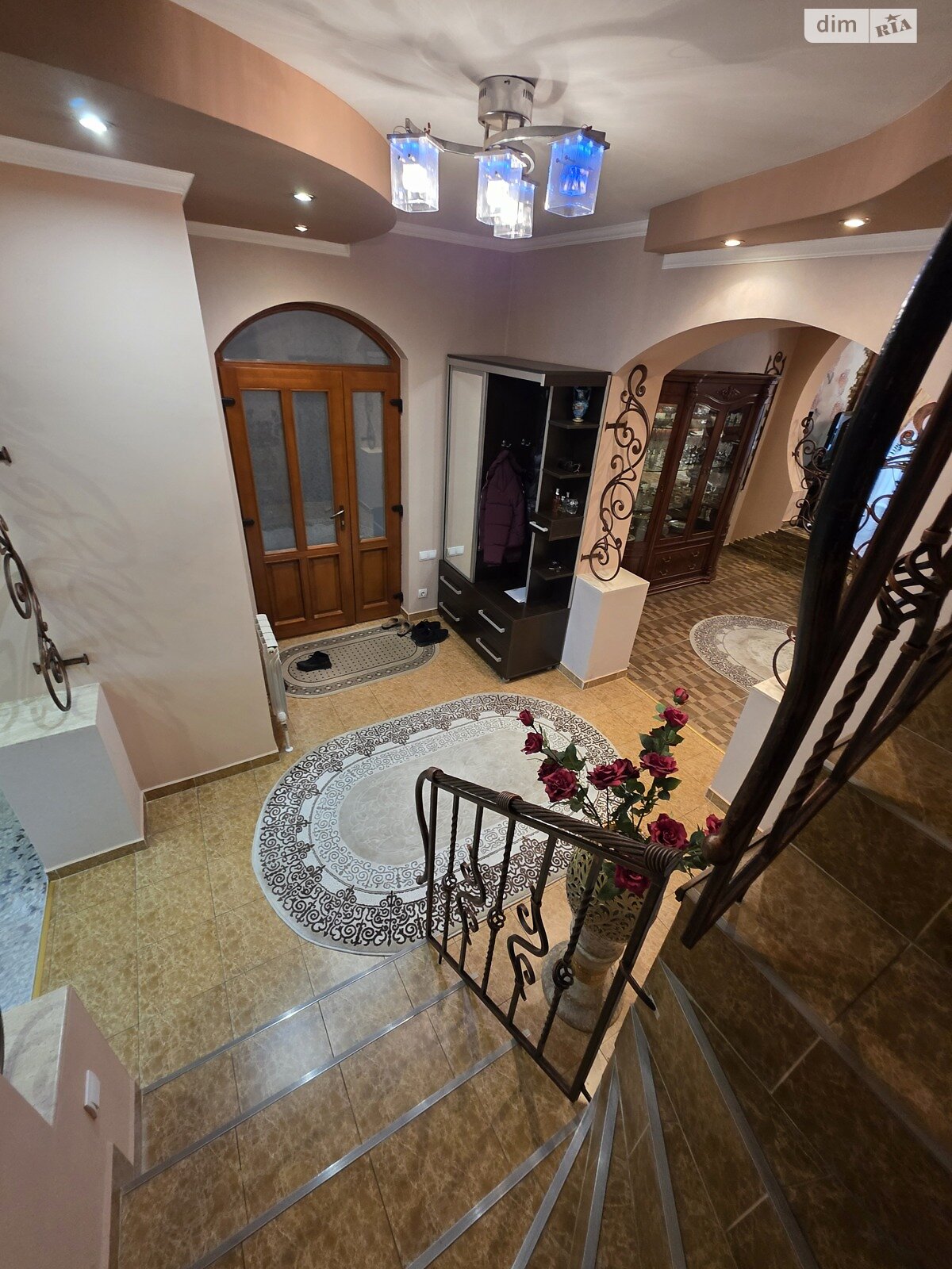 двухэтажный дом с верандой, 167 кв. м, кирпич. Сдается помесячно в Ужгороде, в районе Центр фото 1 двухэтажный дом с верандой, 167 кв. м, кирпич. Сдается помесячно в Ужгороде, в районе Центр фото 1