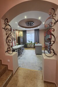 двухэтажный дом с верандой, 167 кв. м, кирпич. Сдается помесячно в Ужгороде, в районе Центр фото 2