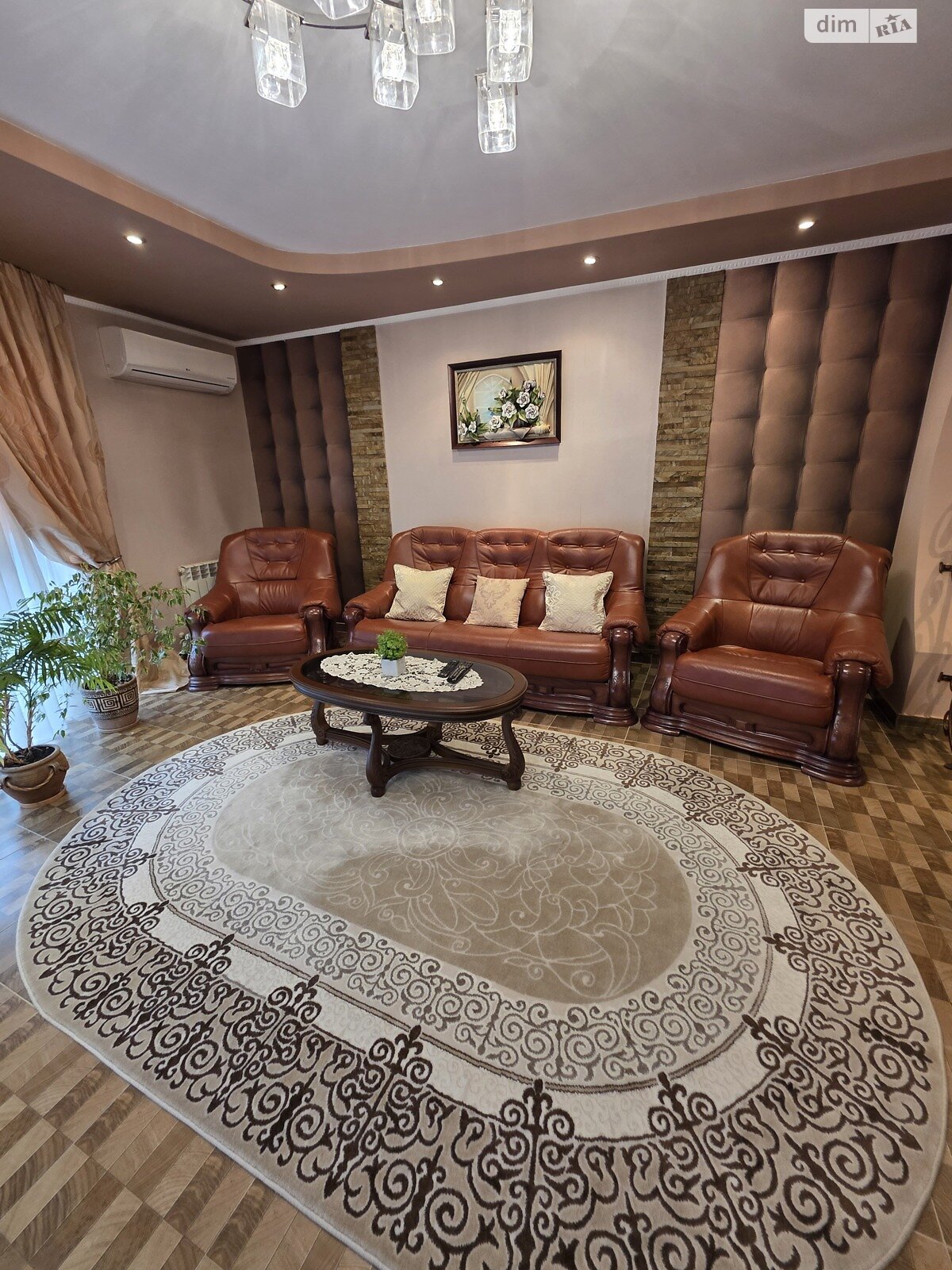 двухэтажный дом с верандой, 167 кв. м, кирпич. Сдается помесячно в Ужгороде, в районе Центр фото 1 двухэтажный дом с верандой, 167 кв. м, кирпич. Сдается помесячно в Ужгороде, в районе Центр фото 1