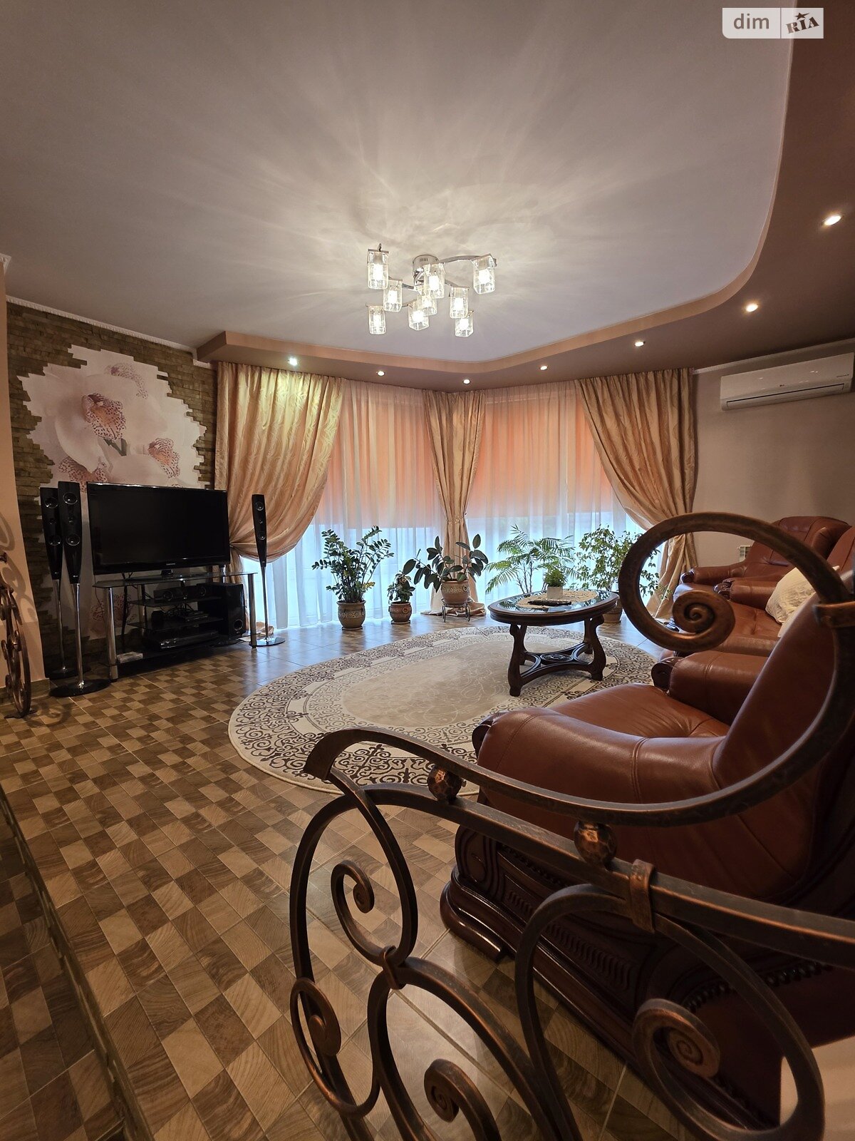 двухэтажный дом с верандой, 167 кв. м, кирпич. Сдается помесячно в Ужгороде, в районе Центр фото 1 двухэтажный дом с верандой, 167 кв. м, кирпич. Сдается помесячно в Ужгороде, в районе Центр фото 1