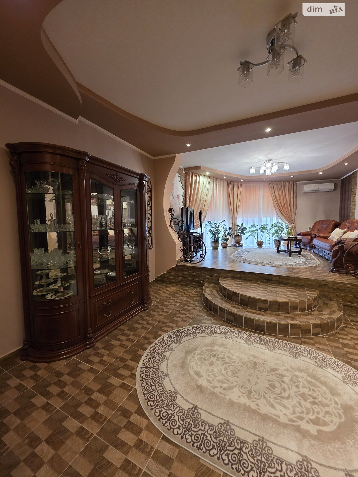 двухэтажный дом с верандой, 167 кв. м, кирпич. Сдается помесячно в Ужгороде, в районе Центр фото 1 двухэтажный дом с верандой, 167 кв. м, кирпич. Сдается помесячно в Ужгороде, в районе Центр фото 1