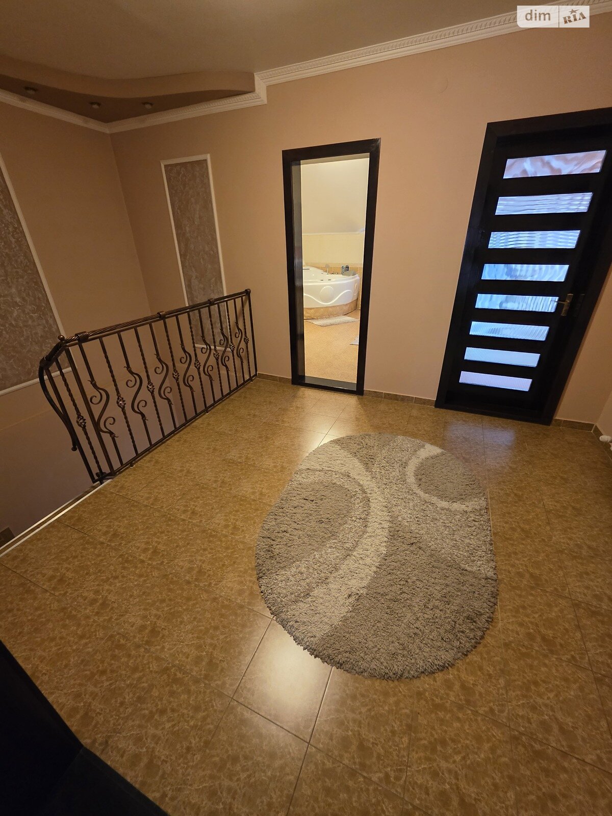 двухэтажный дом с верандой, 167 кв. м, кирпич. Сдается помесячно в Ужгороде, в районе Центр фото 1 двухэтажный дом с верандой, 167 кв. м, кирпич. Сдается помесячно в Ужгороде, в районе Центр фото 1