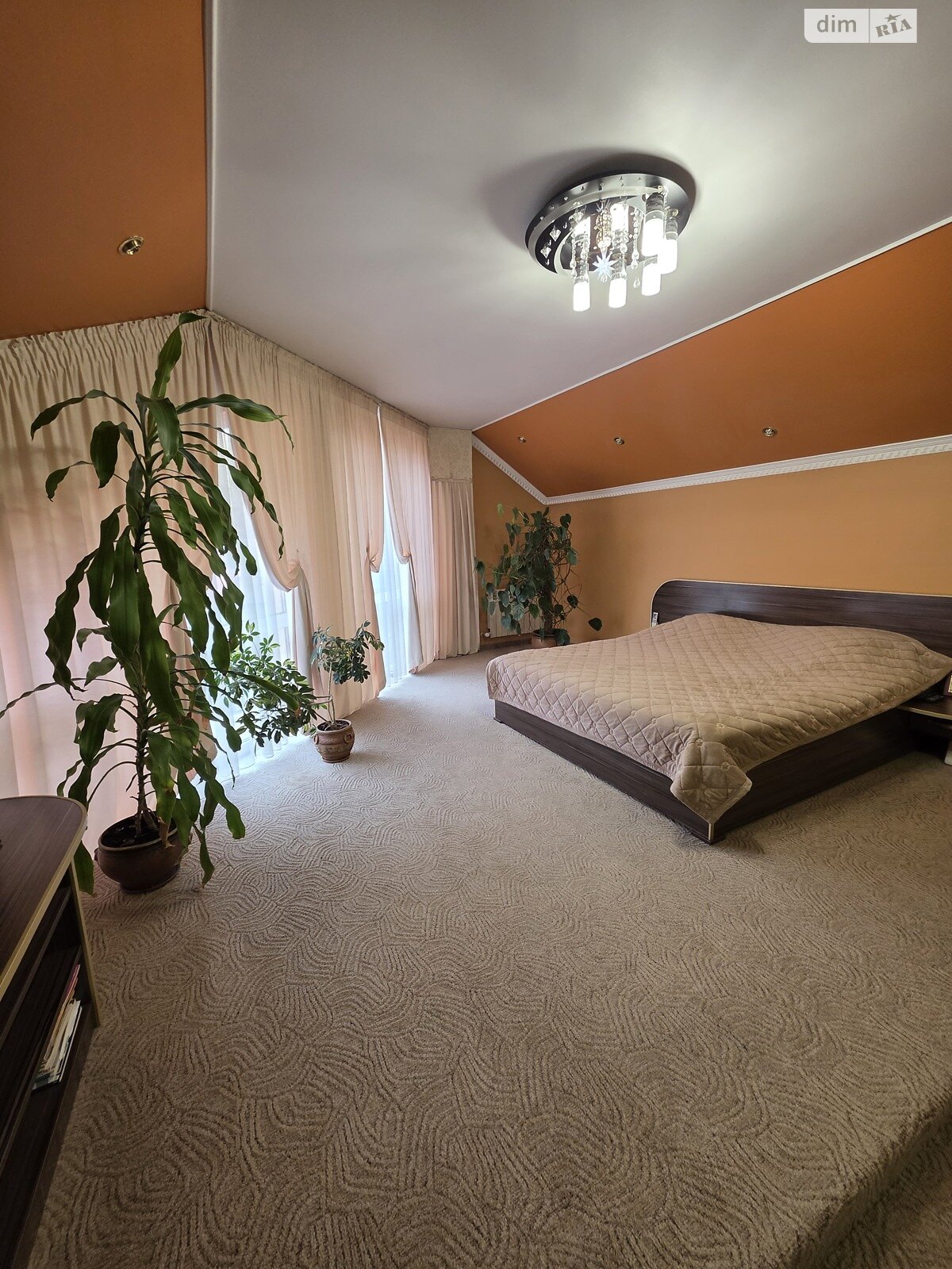 двухэтажный дом с верандой, 167 кв. м, кирпич. Сдается помесячно в Ужгороде, в районе Центр фото 1 двухэтажный дом с верандой, 167 кв. м, кирпич. Сдается помесячно в Ужгороде, в районе Центр фото 1