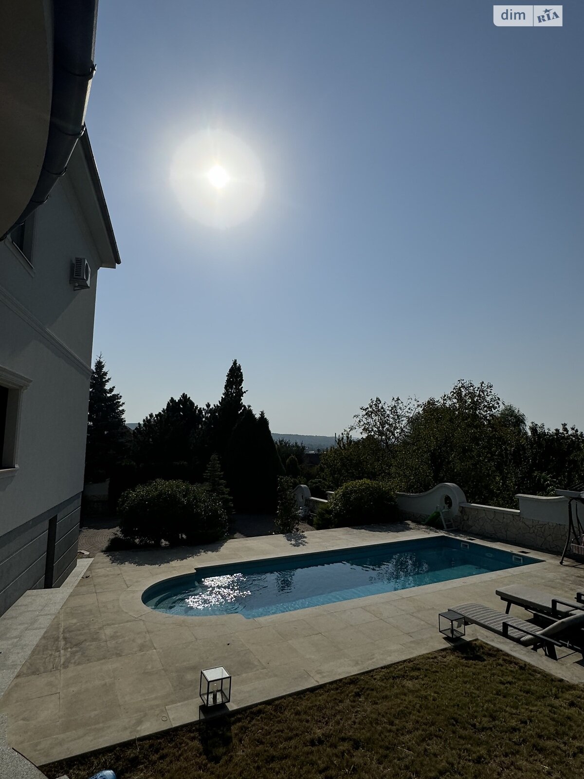 двоповерховий будинок з гаражем, 400 кв. м, цегла. Здається помісячно в Ужгороді, в районі Центр фото 1 двопроверховий будинок з гаражем, 400 кв. м, цегла. Здається помісячно в Ужгороді, в районі Центр фото 1