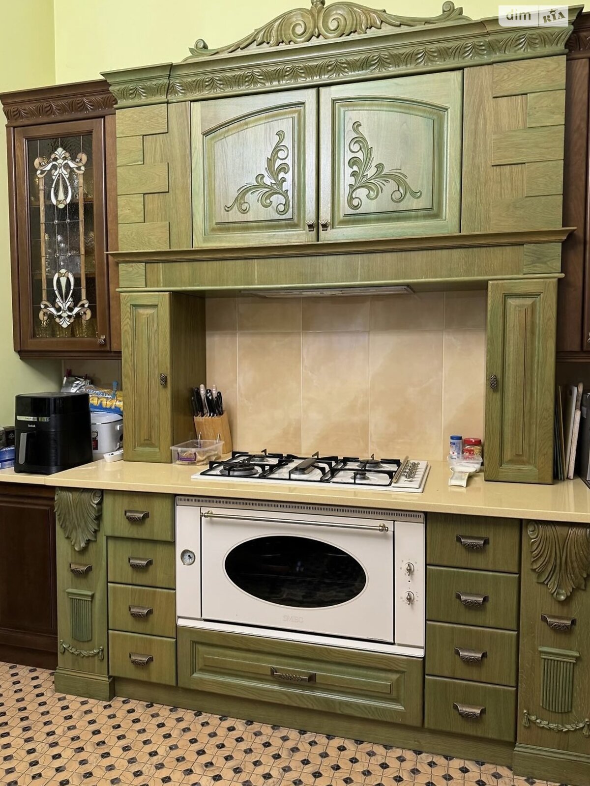 двоповерховий будинок з гаражем, 400 кв. м, цегла. Здається помісячно в Ужгороді, в районі Центр фото 1 двопроверховий будинок з гаражем, 400 кв. м, цегла. Здається помісячно в Ужгороді, в районі Центр фото 1