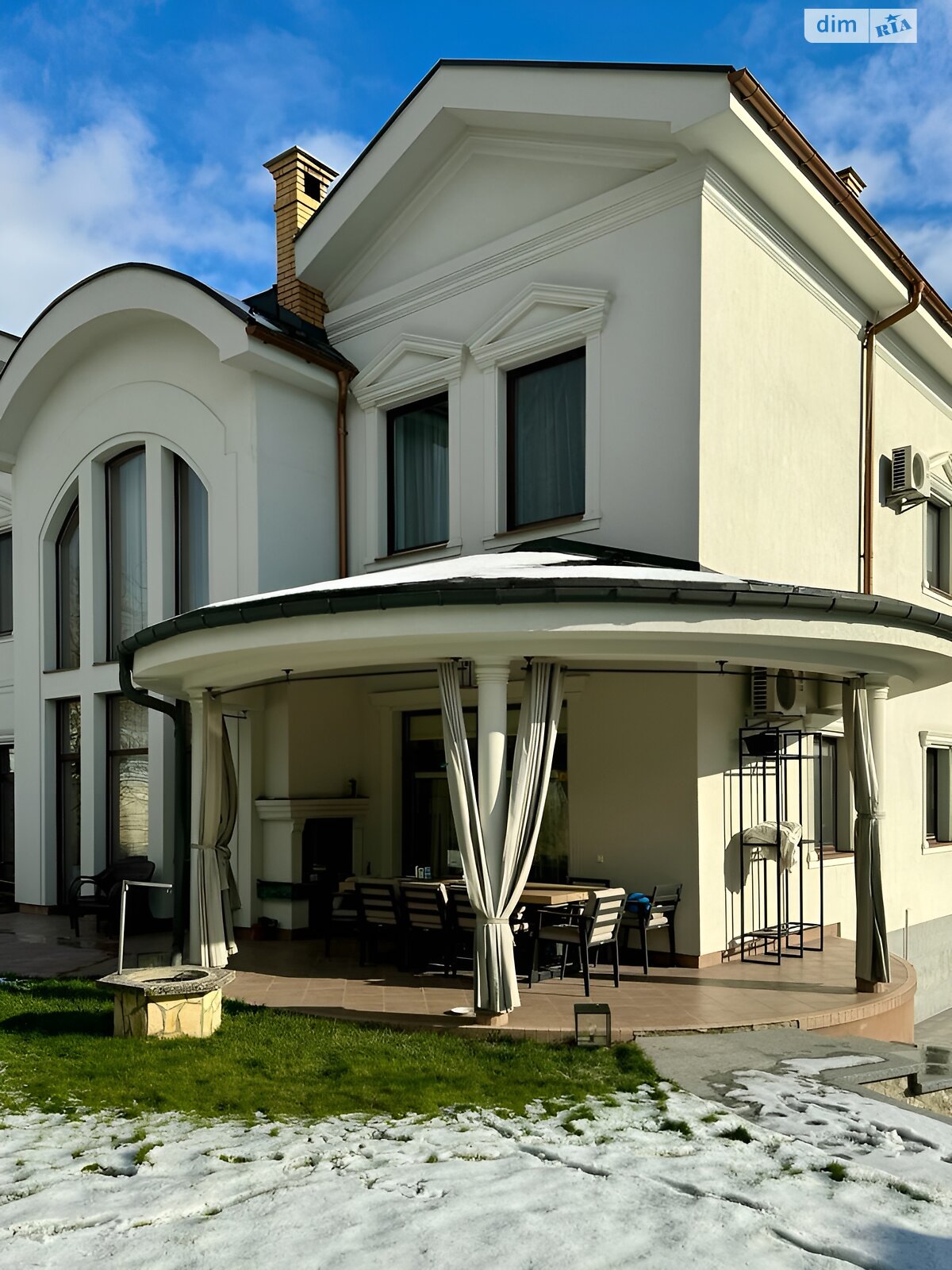 двоповерховий будинок з гаражем, 400 кв. м, цегла. Здається помісячно в Ужгороді, в районі Центр фото 1 двопроверховий будинок з гаражем, 400 кв. м, цегла. Здається помісячно в Ужгороді, в районі Центр фото 1