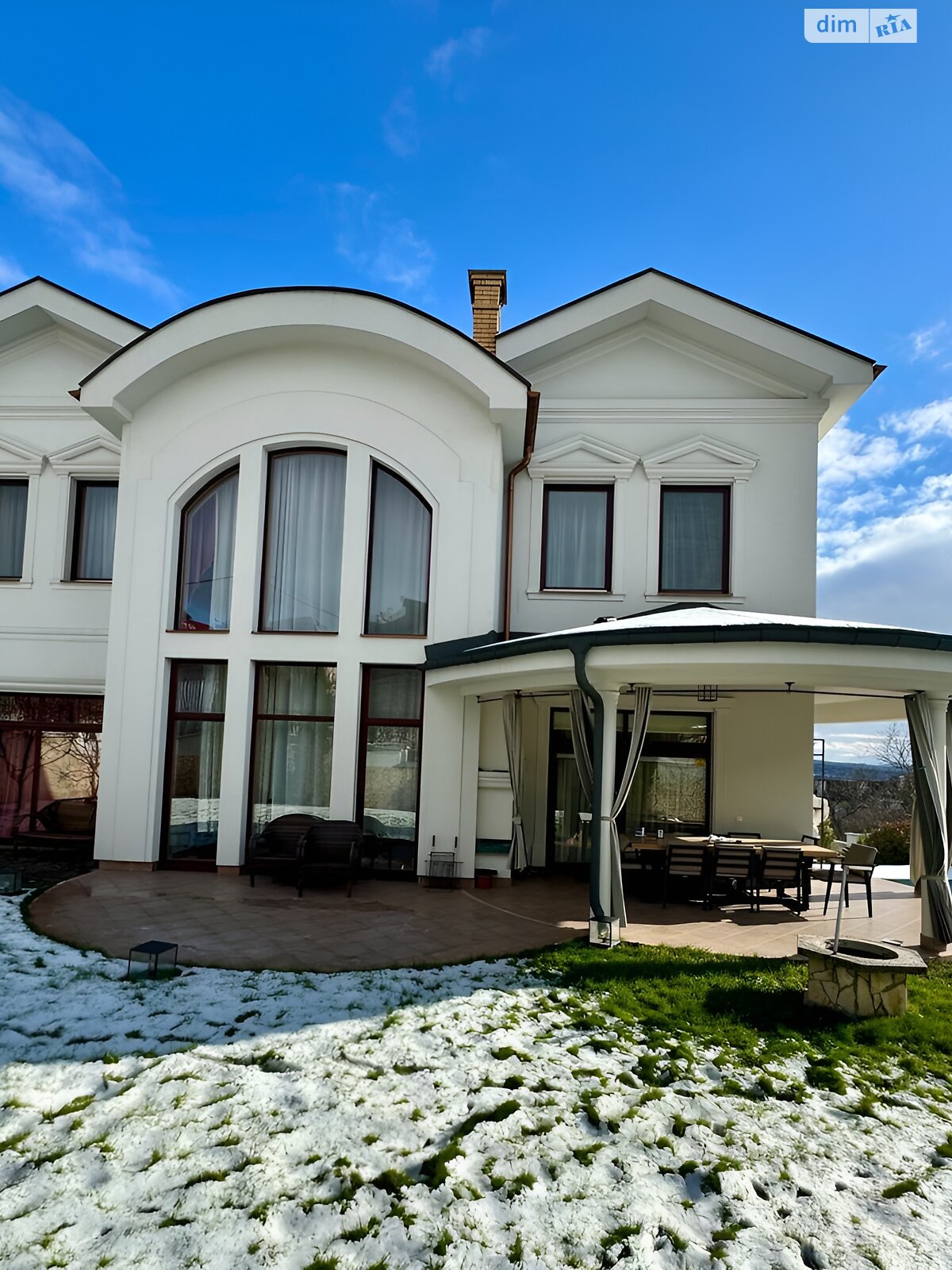 двоповерховий будинок з гаражем, 400 кв. м, цегла. Здається помісячно в Ужгороді, в районі Центр фото 1 двопроверховий будинок з гаражем, 400 кв. м, цегла. Здається помісячно в Ужгороді, в районі Центр фото 1