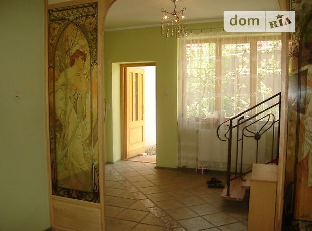 двухэтажный дом с камином, 175 кв. м, кирпич. Сдается помесячно в Ужгороде, в районе Центр фото 1 двухэтажный дом с камином, 175 кв. м, кирпич. Сдается помесячно в Ужгороде, в районе Центр фото 1