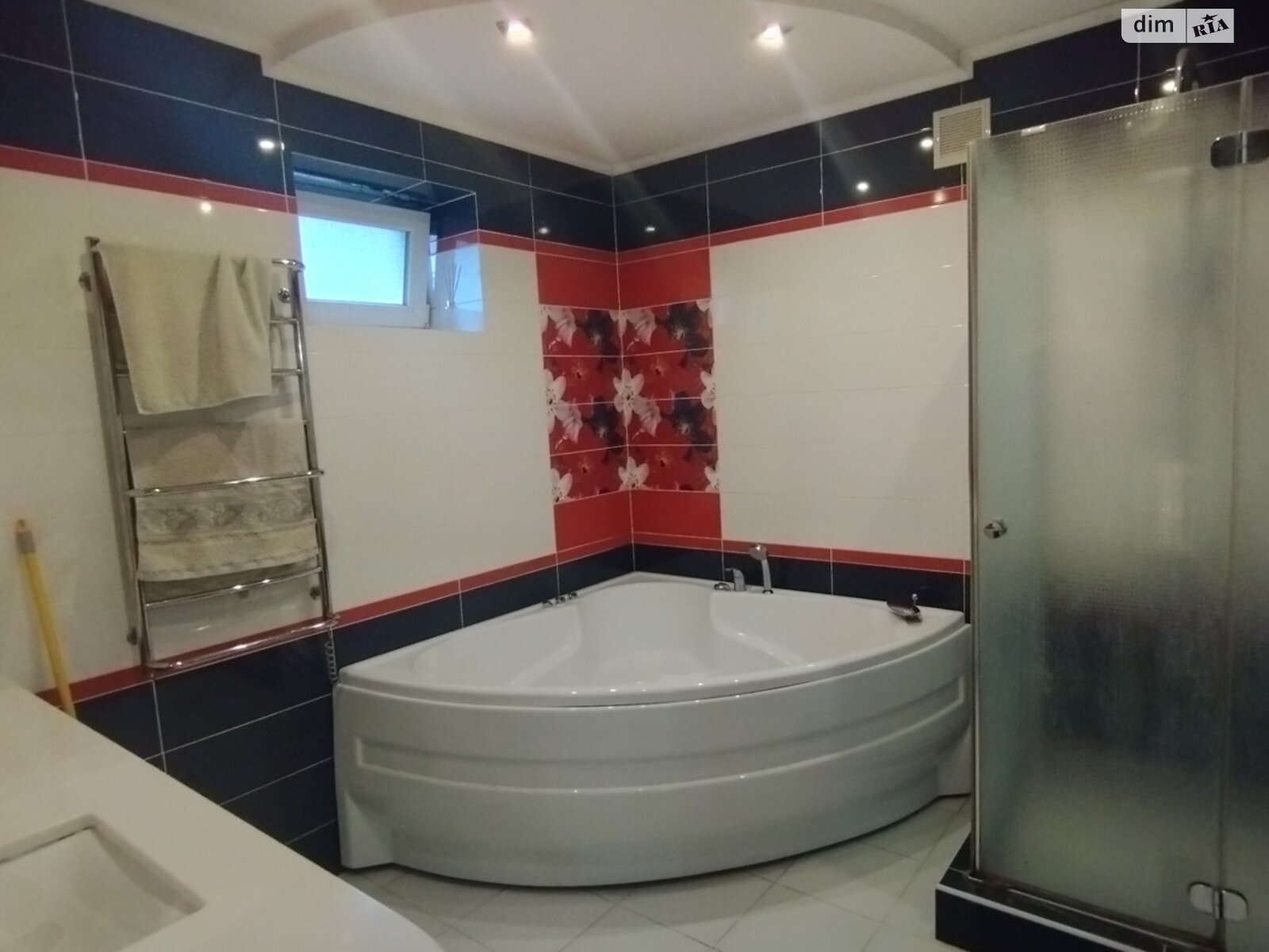 одноповерховий будинок, 110 кв. м, цегла. Здається помісячно в Ужгороді фото 1