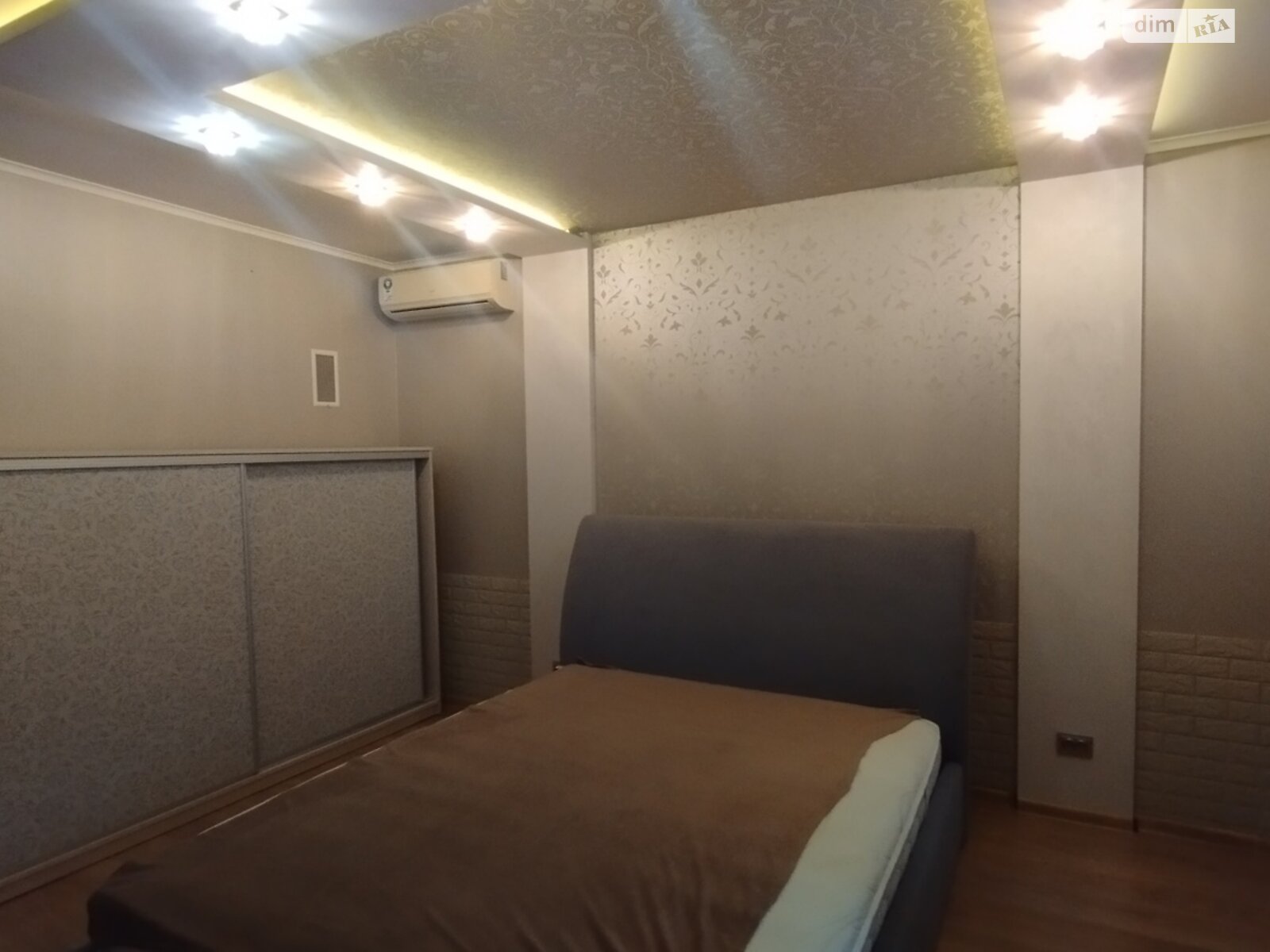 одноповерховий будинок, 110 кв. м, цегла. Здається помісячно в Ужгороді фото 1