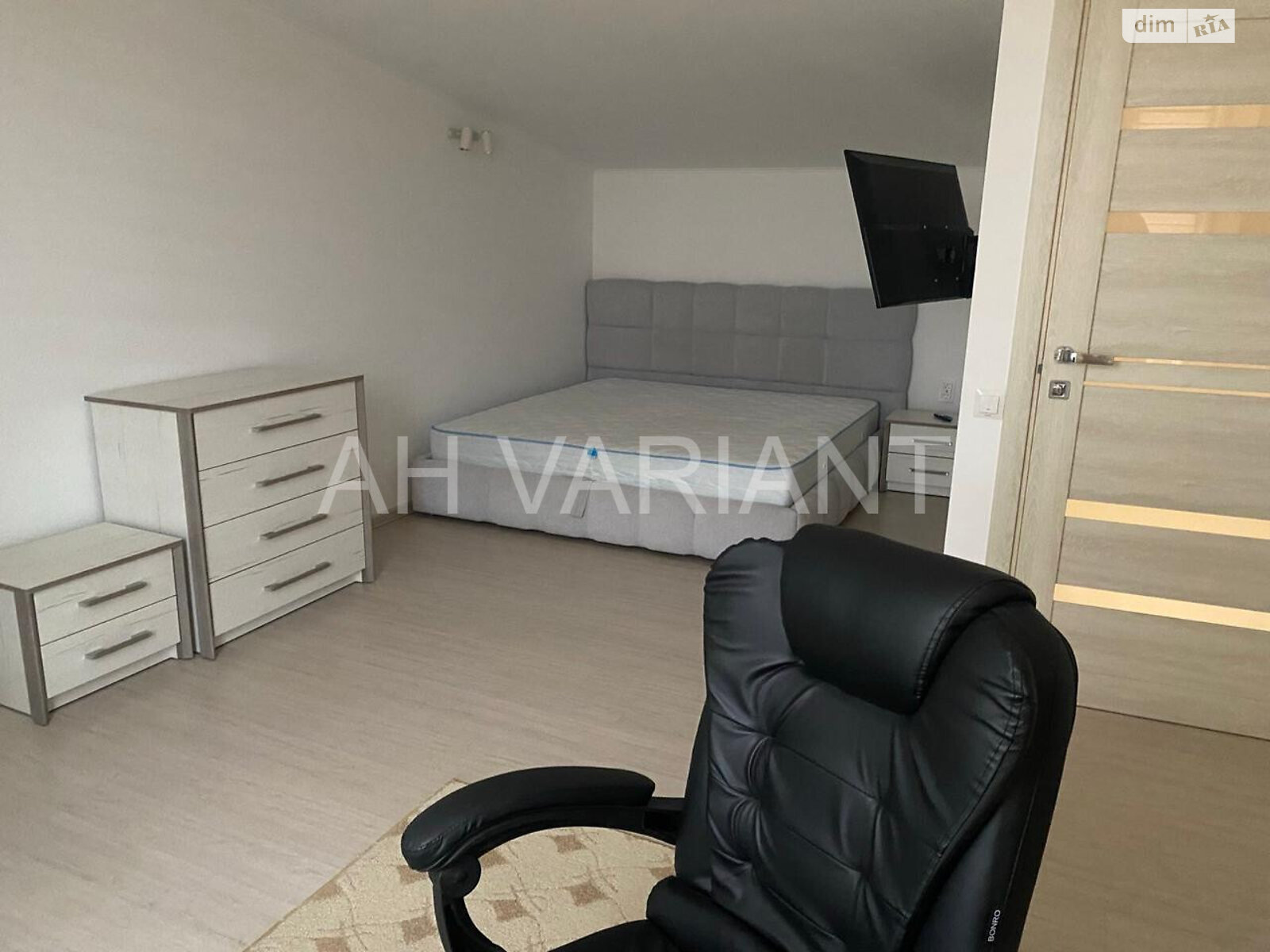 двоповерховий будинок, 60 кв. м, цегла. Здається помісячно в Ужгороді фото 1