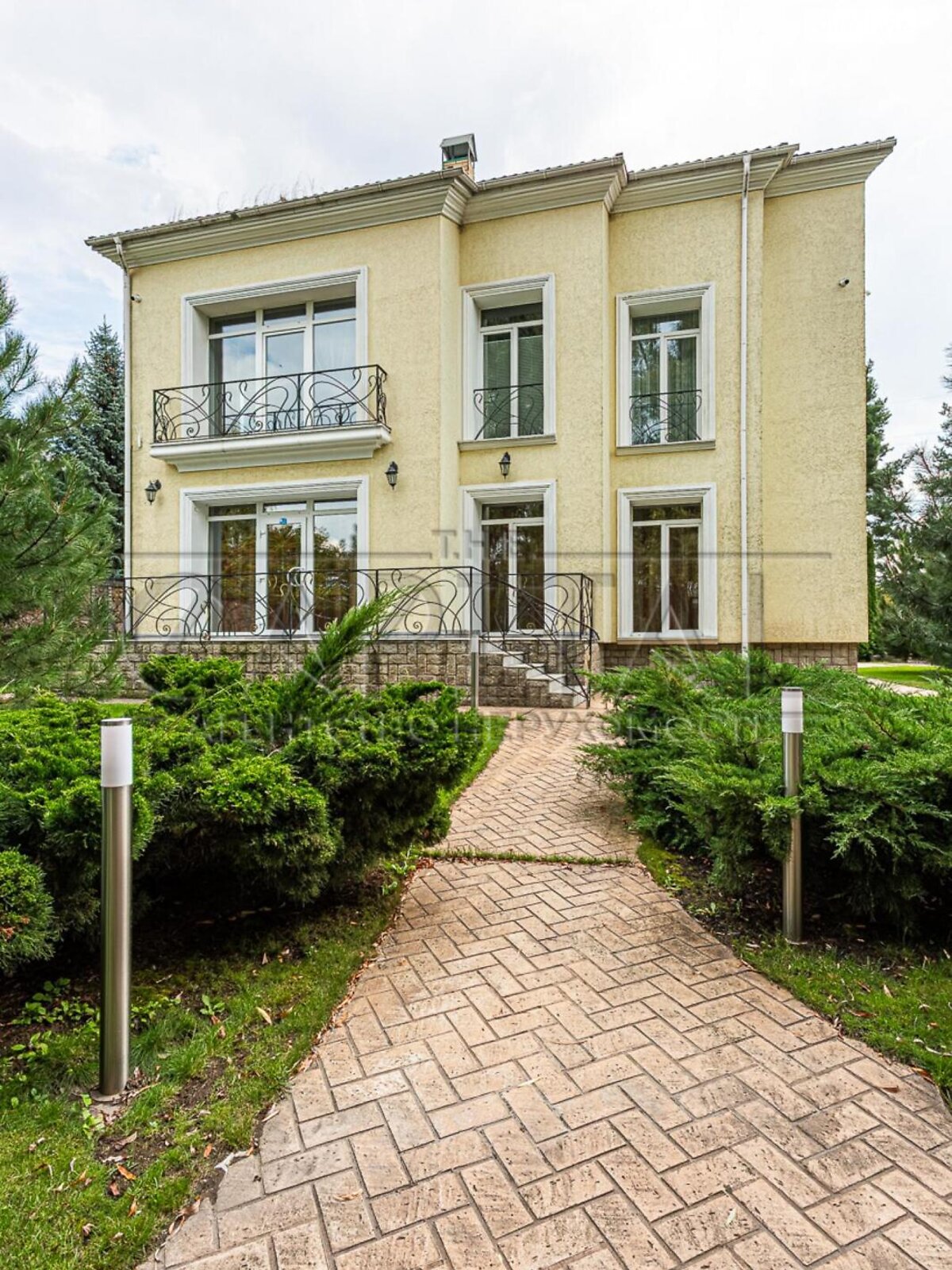 двухэтажный дом с гаражом, 420 кв. м, кирпич. Сдается помесячно в Украинке фото 1 двухэтажный дом с гаражом, 420 кв. м, кирпич. Сдается помесячно в Украинке фото 1