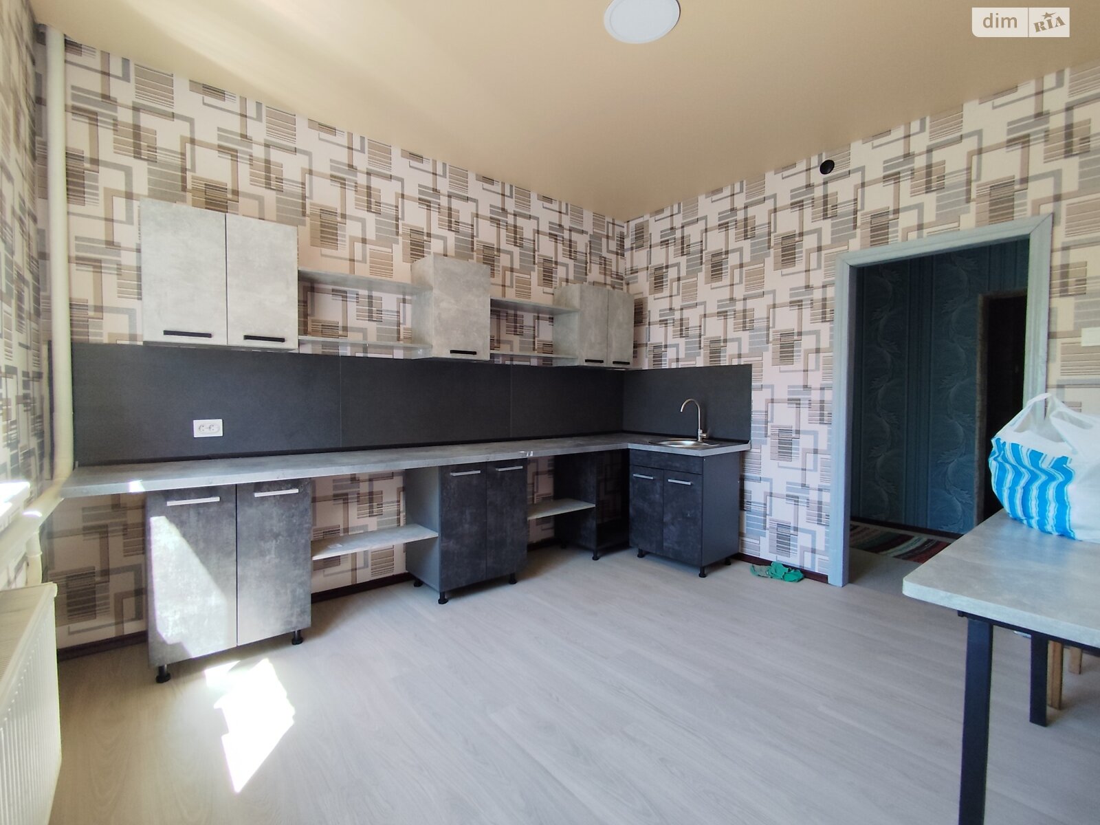 двухэтажный дом с балконом, 251.7 кв. м, кирпич. Сдается помесячно в Валках, в районе Валки фото 1