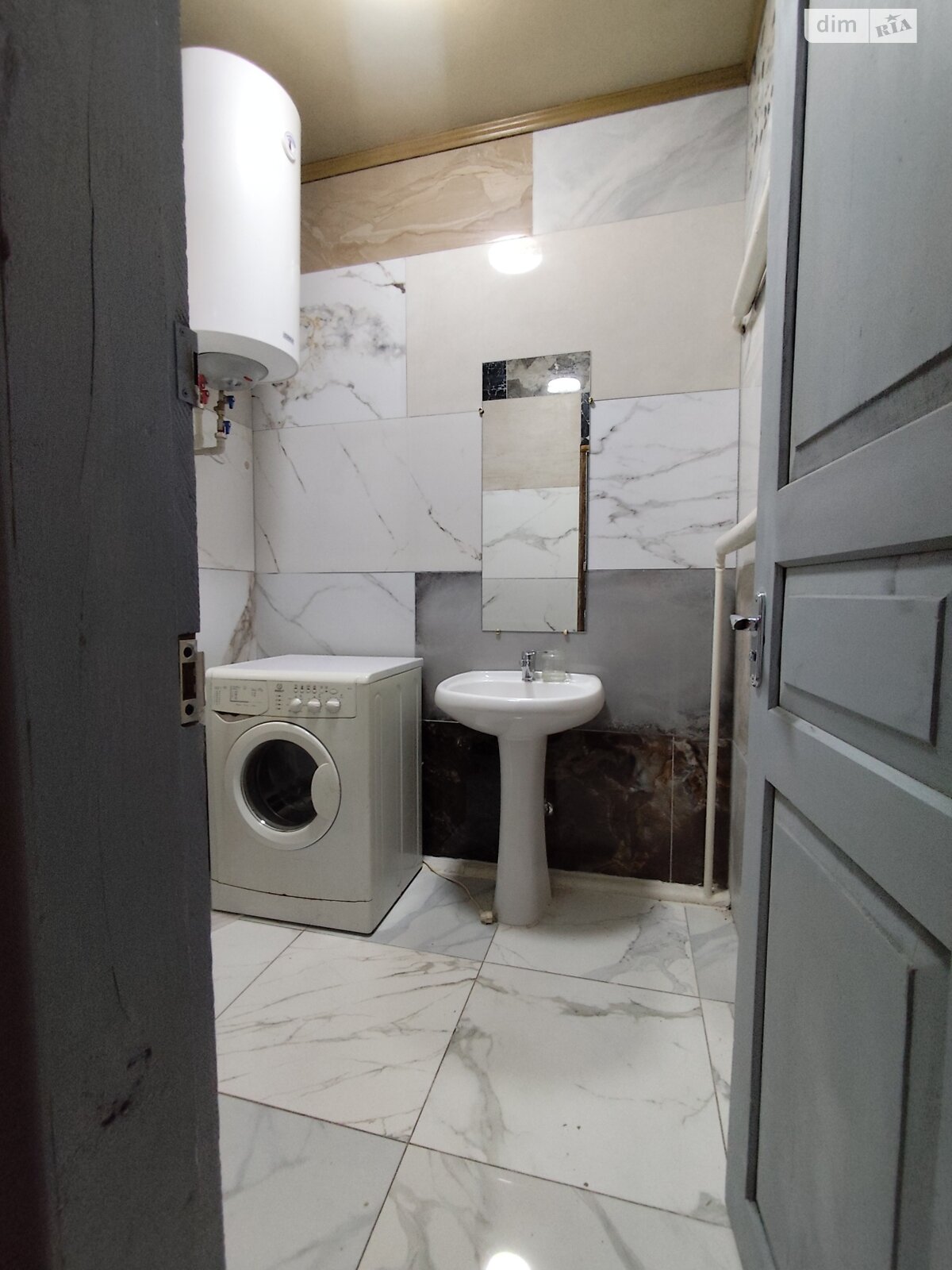 двухэтажный дом с балконом, 251.7 кв. м, кирпич. Сдается помесячно в Валках, в районе Валки фото 1