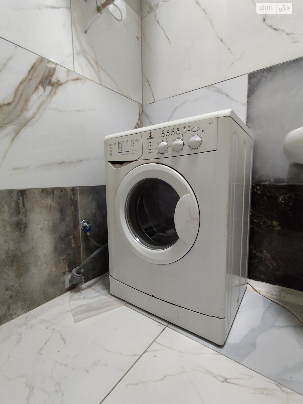 двухэтажный дом с балконом, 251.7 кв. м, кирпич. Сдается помесячно в Валках, в районе Валки фото 1