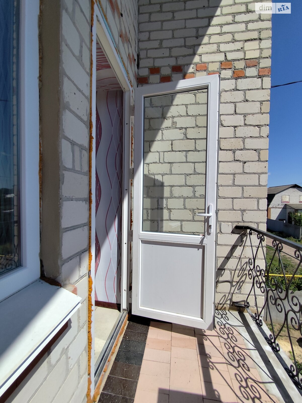 двухэтажный дом с балконом, 251.7 кв. м, кирпич. Сдается помесячно в Валках, в районе Валки фото 1