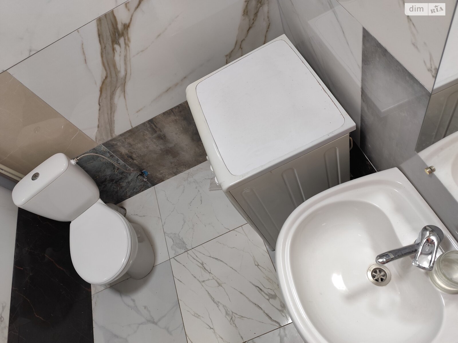 двухэтажный дом с балконом, 251.7 кв. м, кирпич. Сдается помесячно в Валках, в районе Валки фото 1