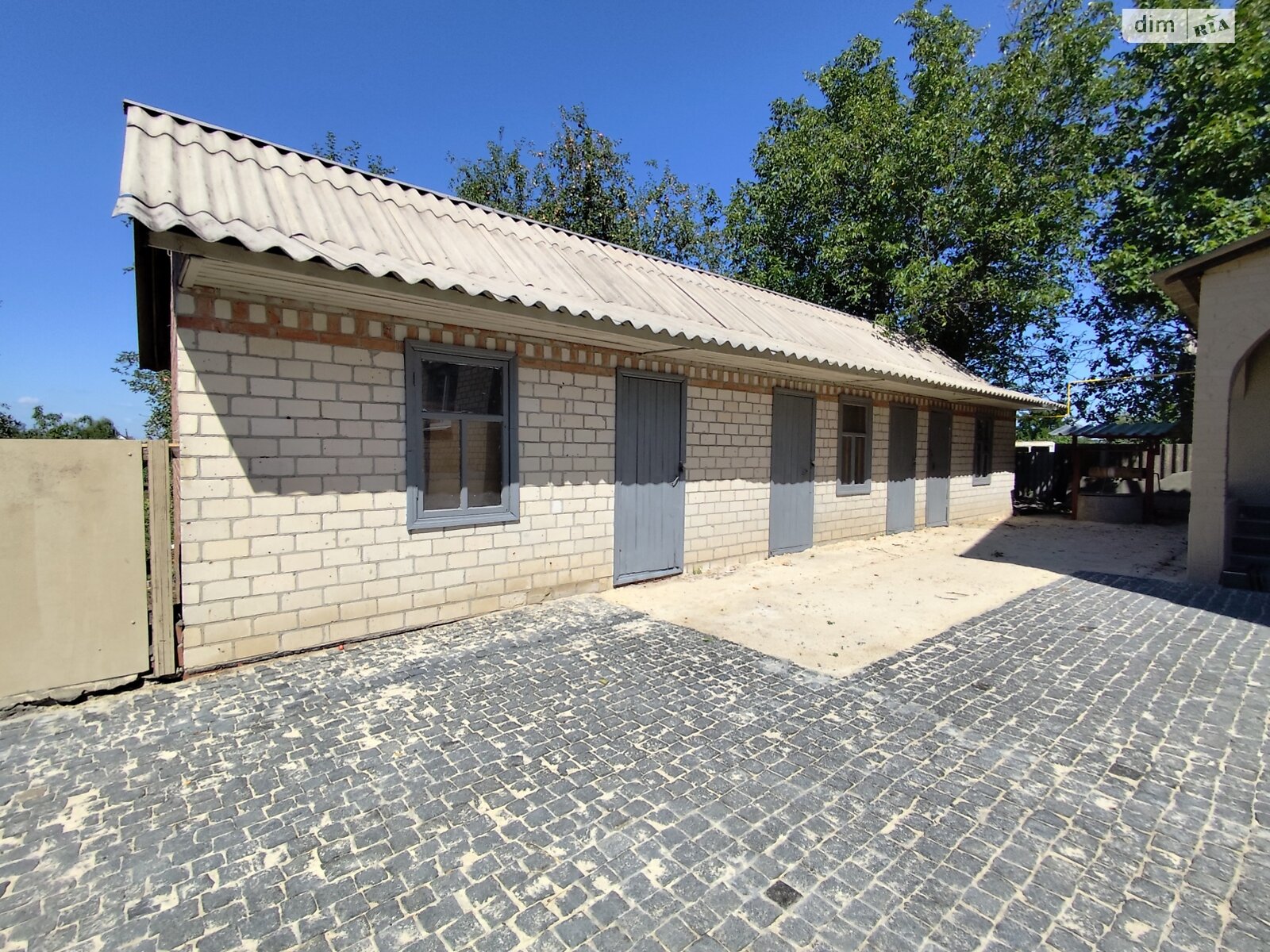 двухэтажный дом с балконом, 251.7 кв. м, кирпич. Сдается помесячно в Валках, в районе Валки фото 1