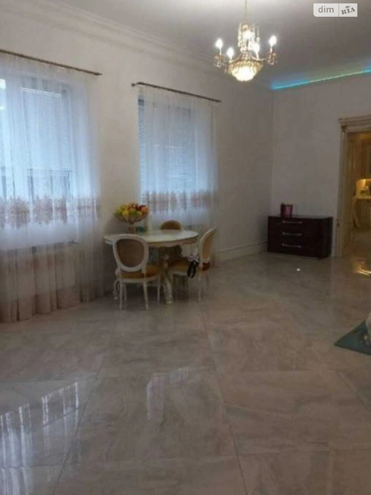триповерховий будинок, 353 кв. м, цегла. Здається помісячно в Василькові фото 1 триповерховий будинок, 353 кв. м, цегла. Здається помісячно в Василькові фото 1