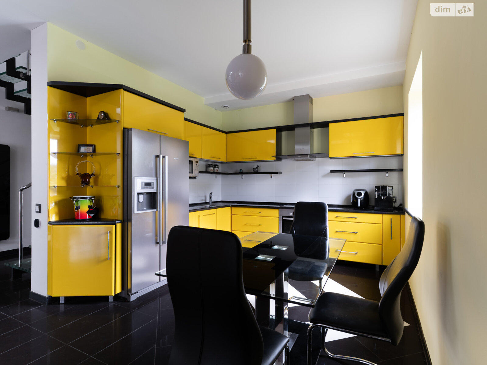 одноэтажный дом с гаражом, 284 кв. м, кирпич. Сдается помесячно в Великих Дмитровичах фото 1