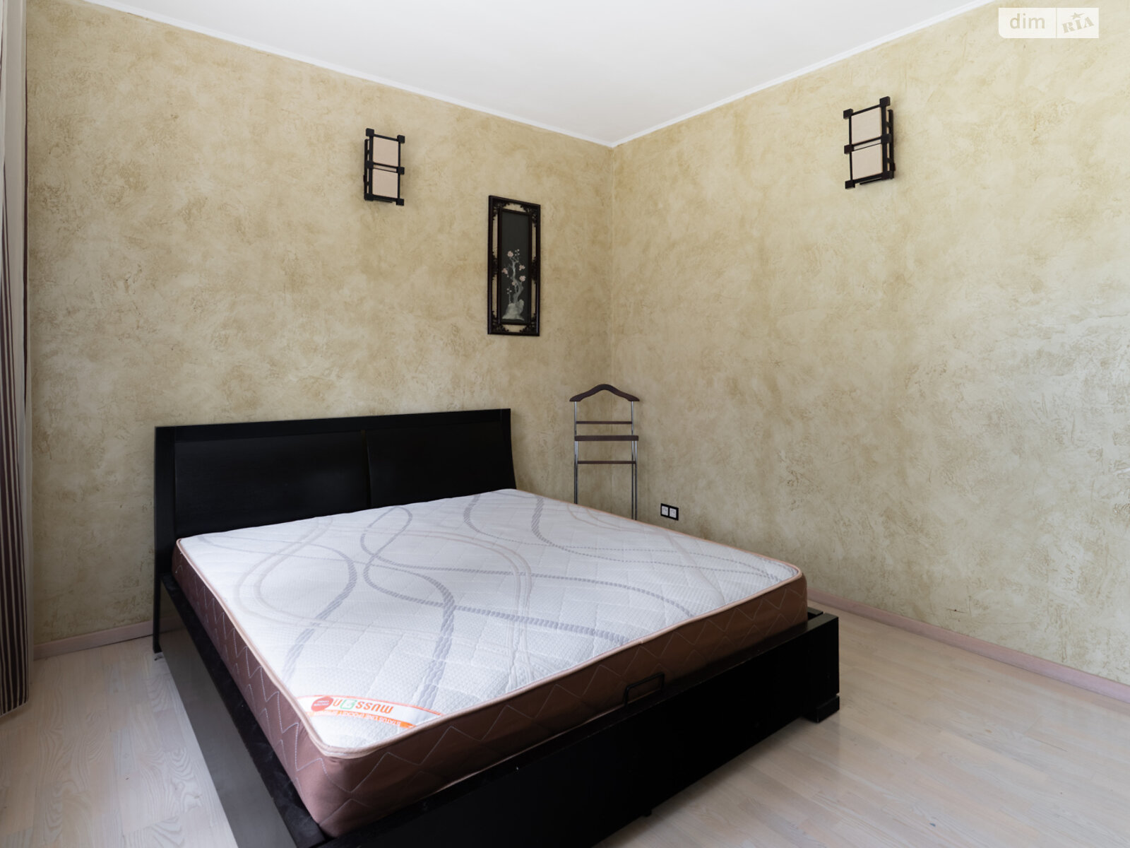 одноэтажный дом с гаражом, 284 кв. м, кирпич. Сдается помесячно в Великих Дмитровичах фото 1