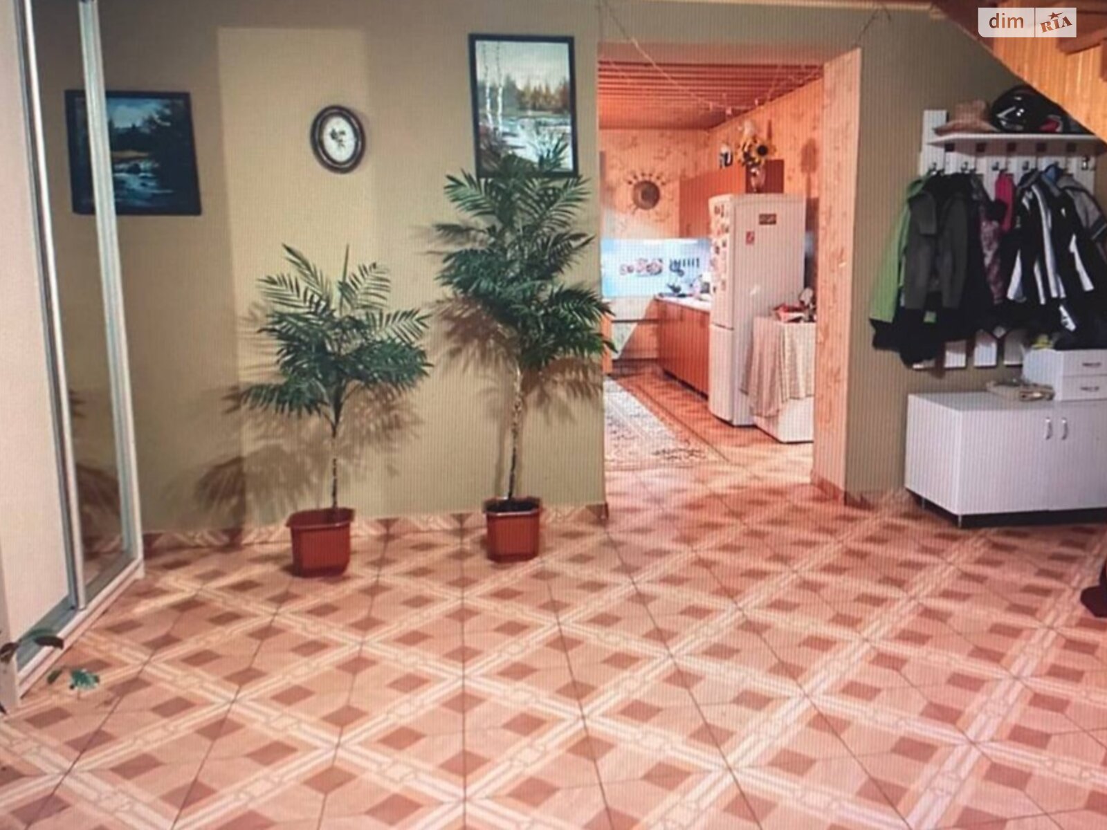 одноэтажный дом с ремонтом, 100 кв. м, кирпич. Сдается помесячно в Великих Лазах фото 1