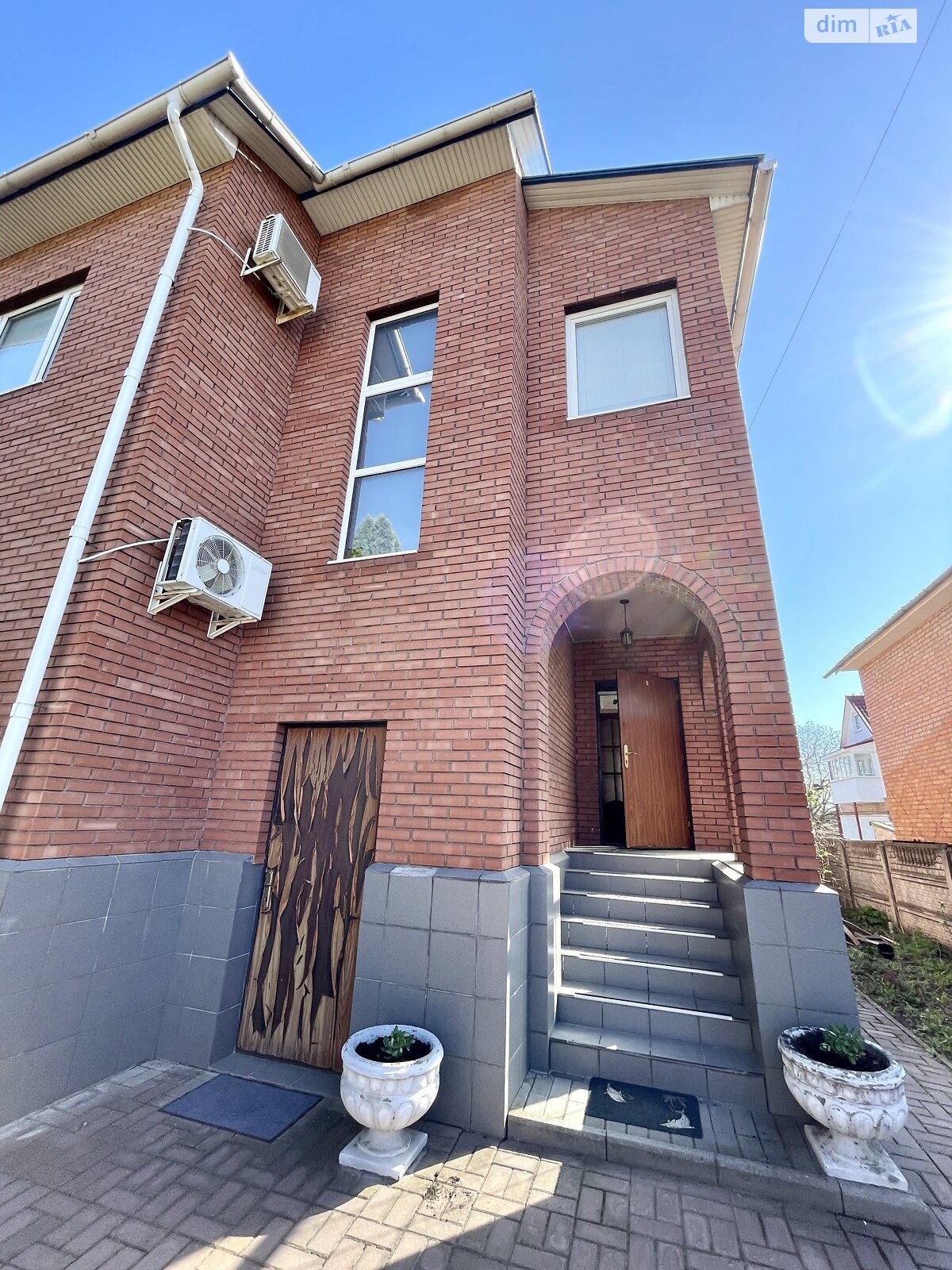 двоповерховий будинок з гаражем, 270 кв. м, цегла. Здається помісячно в Вінниці, в районі Ближнє замостя фото 1 двопроверховий будинок з гаражем, 270 кв. м, цегла. Здається помісячно в Вінниці, в районі Ближнє замостя фото 1
