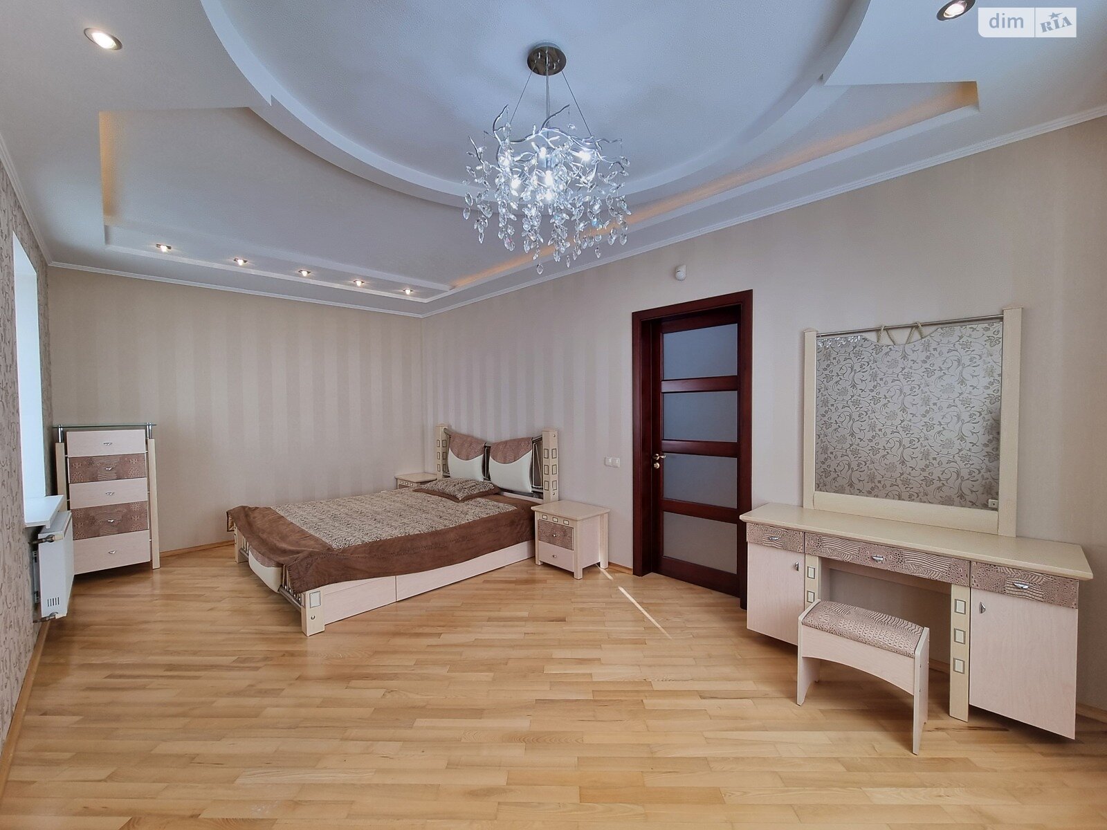 трехэтажный дом с верандой, 270 кв. м, кирпич. Сдается помесячно в Виннице, в районе Ленинский фото 1 трехэтажный дом с верандой, 270 кв. м, кирпич. Сдается помесячно в Виннице, в районе Ленинский фото 1