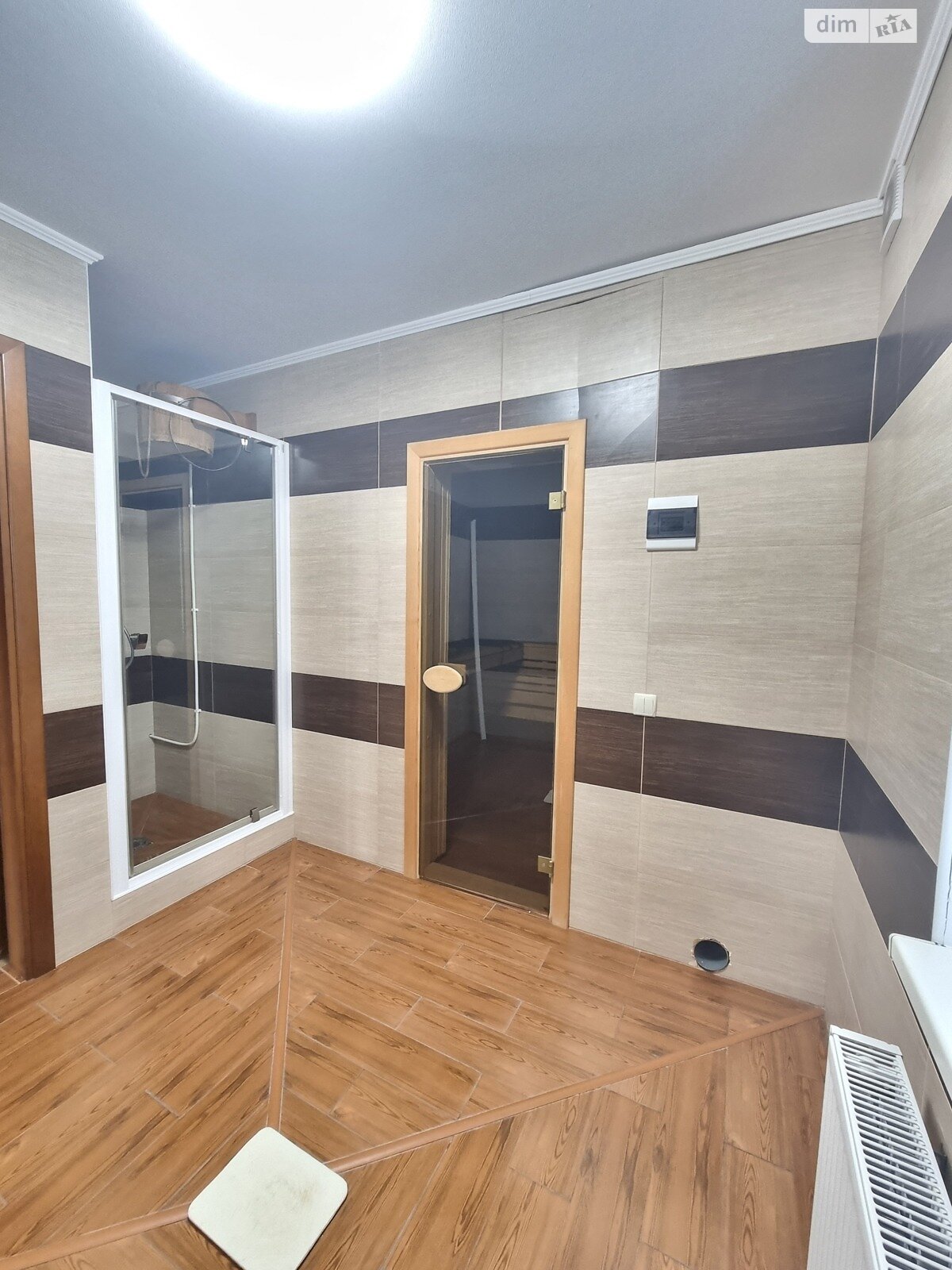 трехэтажный дом с верандой, 270 кв. м, кирпич. Сдается помесячно в Виннице, в районе Ленинский фото 1 трехэтажный дом с верандой, 270 кв. м, кирпич. Сдается помесячно в Виннице, в районе Ленинский фото 1