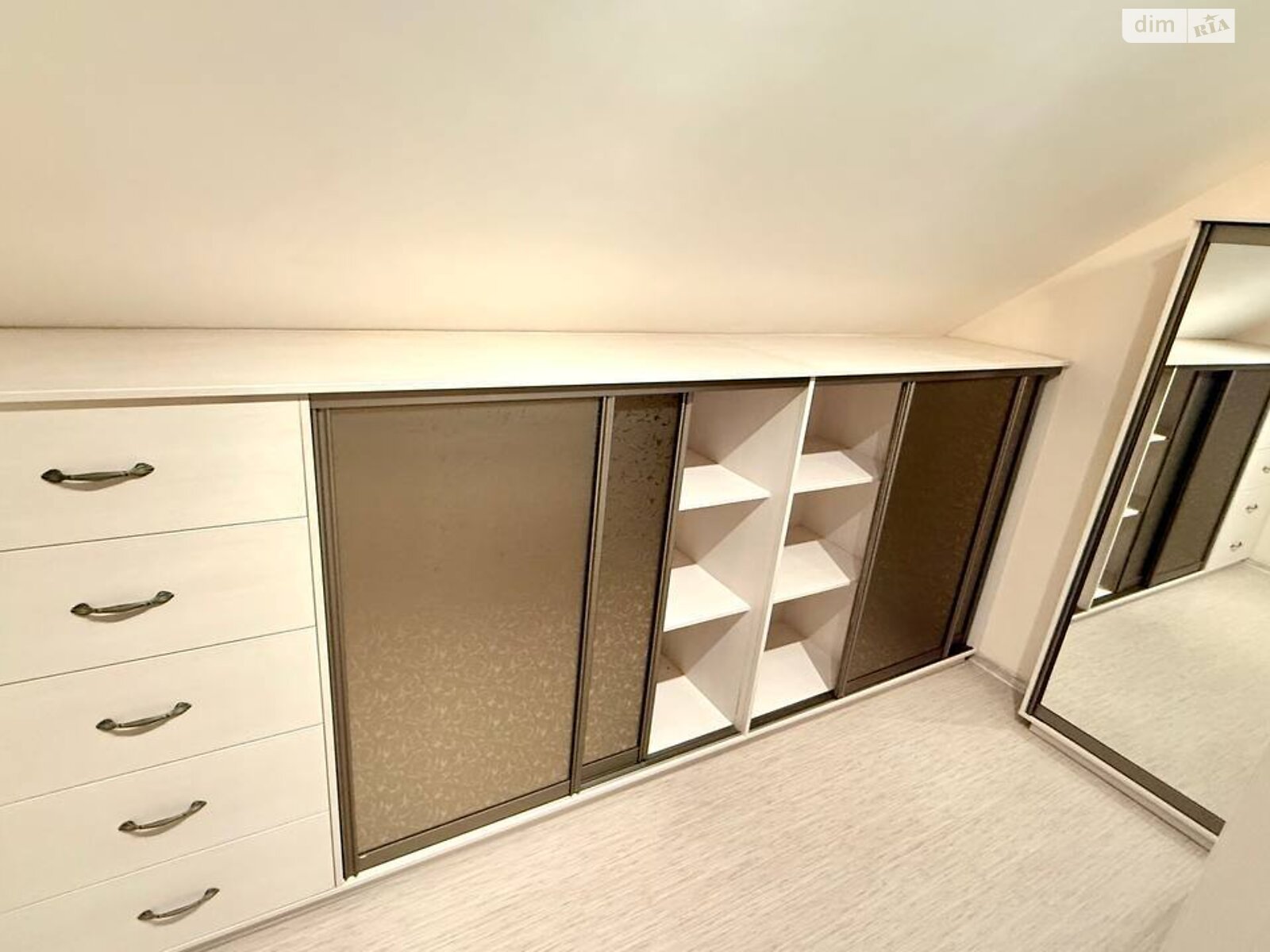 двоповерховий будинок з гаражем, 237.8 кв. м, цегла. Здається помісячно в Вінниці, в районі undefined фото 1 двопроверховий будинок з гаражем, 237.8 кв. м, цегла. Здається помісячно в Вінниці, в районі undefined фото 1