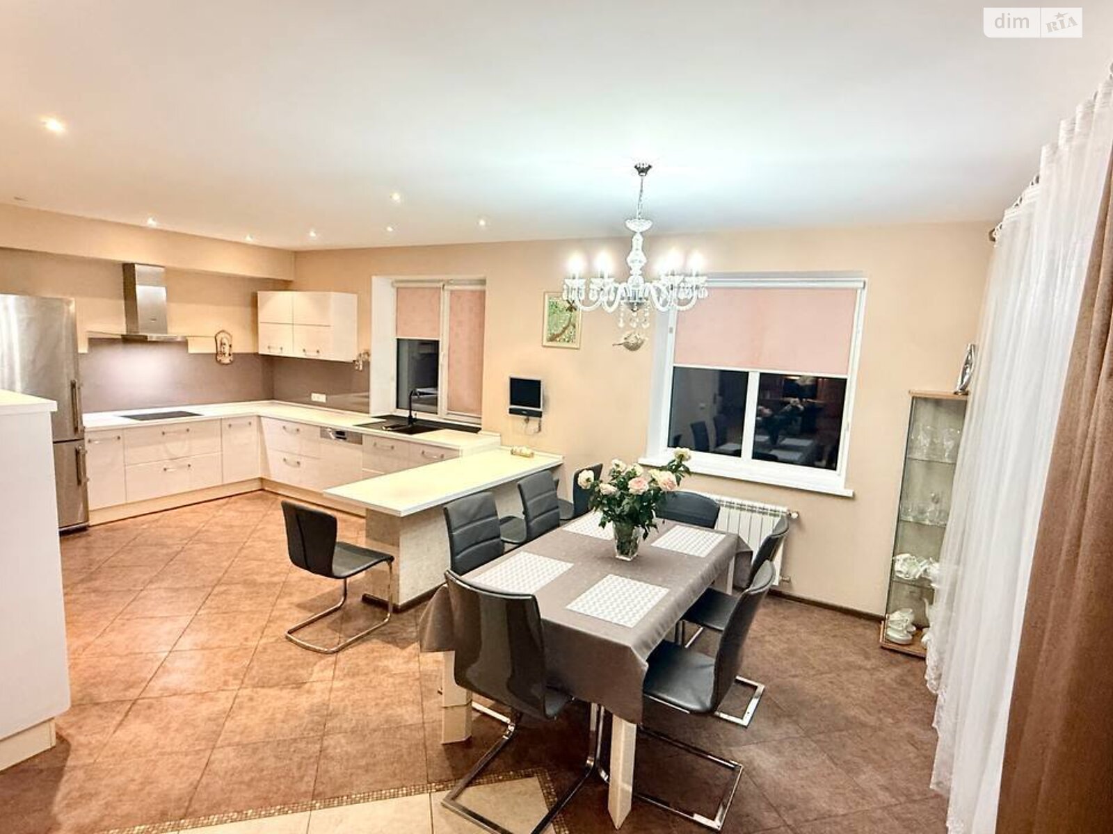 двоповерховий будинок з гаражем, 237.8 кв. м, цегла. Здається помісячно в Вінниці, в районі undefined фото 1 двопроверховий будинок з гаражем, 237.8 кв. м, цегла. Здається помісячно в Вінниці, в районі undefined фото 1