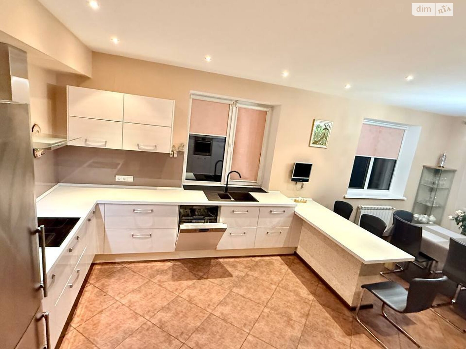 двоповерховий будинок з гаражем, 237.8 кв. м, цегла. Здається помісячно в Вінниці, в районі undefined фото 1 двопроверховий будинок з гаражем, 237.8 кв. м, цегла. Здається помісячно в Вінниці, в районі undefined фото 1