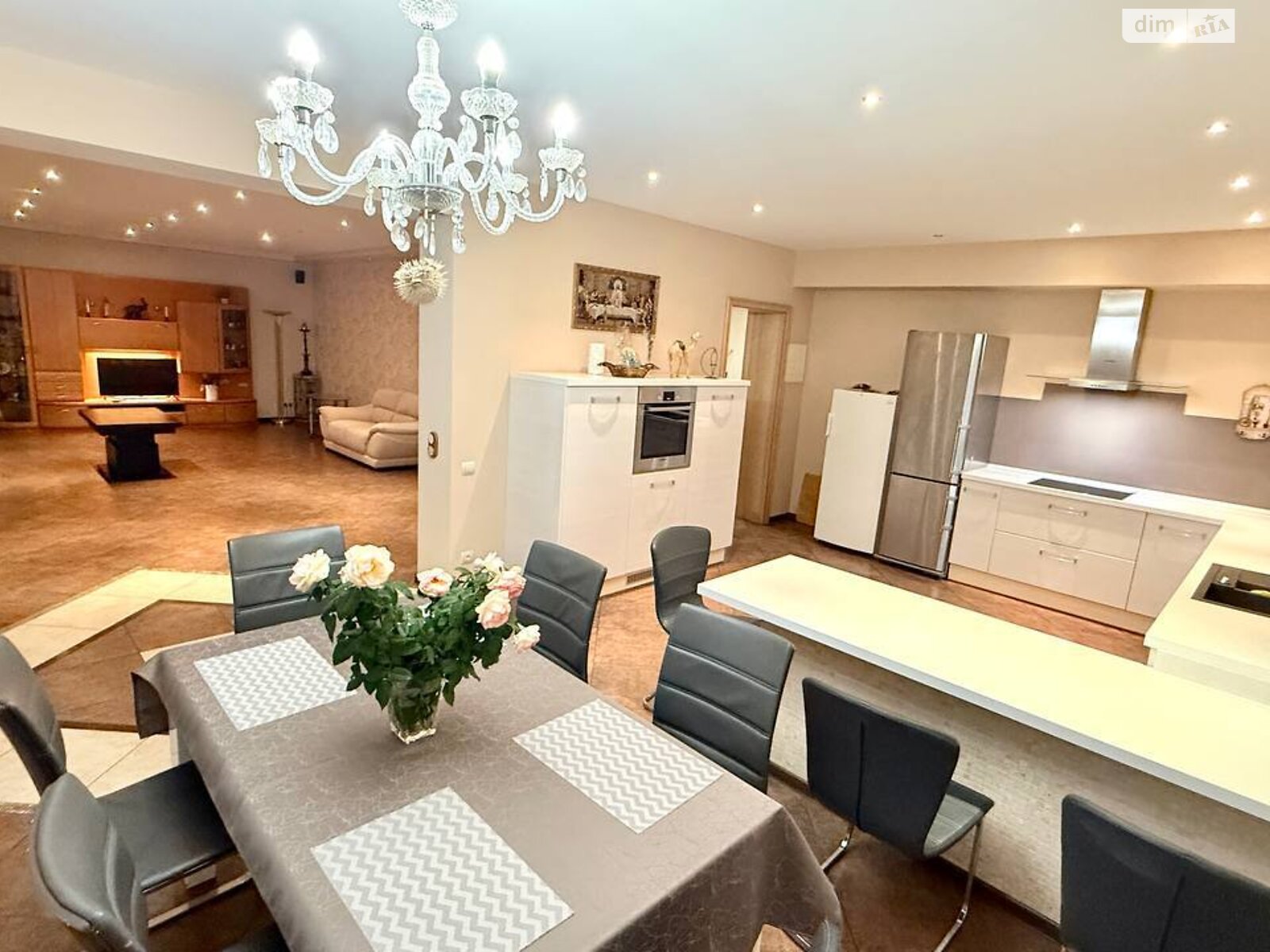 двоповерховий будинок з гаражем, 237.8 кв. м, цегла. Здається помісячно в Вінниці, в районі undefined фото 1 двопроверховий будинок з гаражем, 237.8 кв. м, цегла. Здається помісячно в Вінниці, в районі undefined фото 1