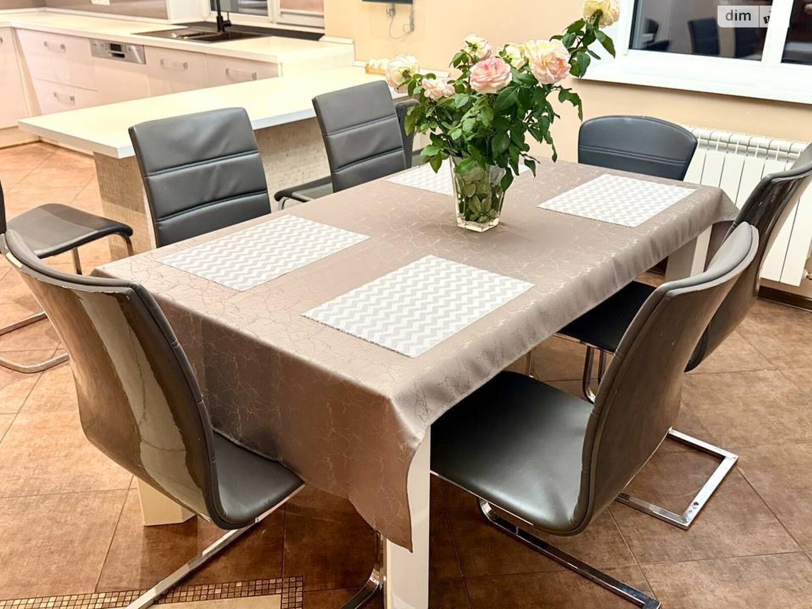 двоповерховий будинок з гаражем, 237.8 кв. м, цегла. Здається помісячно в Вінниці, в районі undefined фото 1 двопроверховий будинок з гаражем, 237.8 кв. м, цегла. Здається помісячно в Вінниці, в районі undefined фото 1