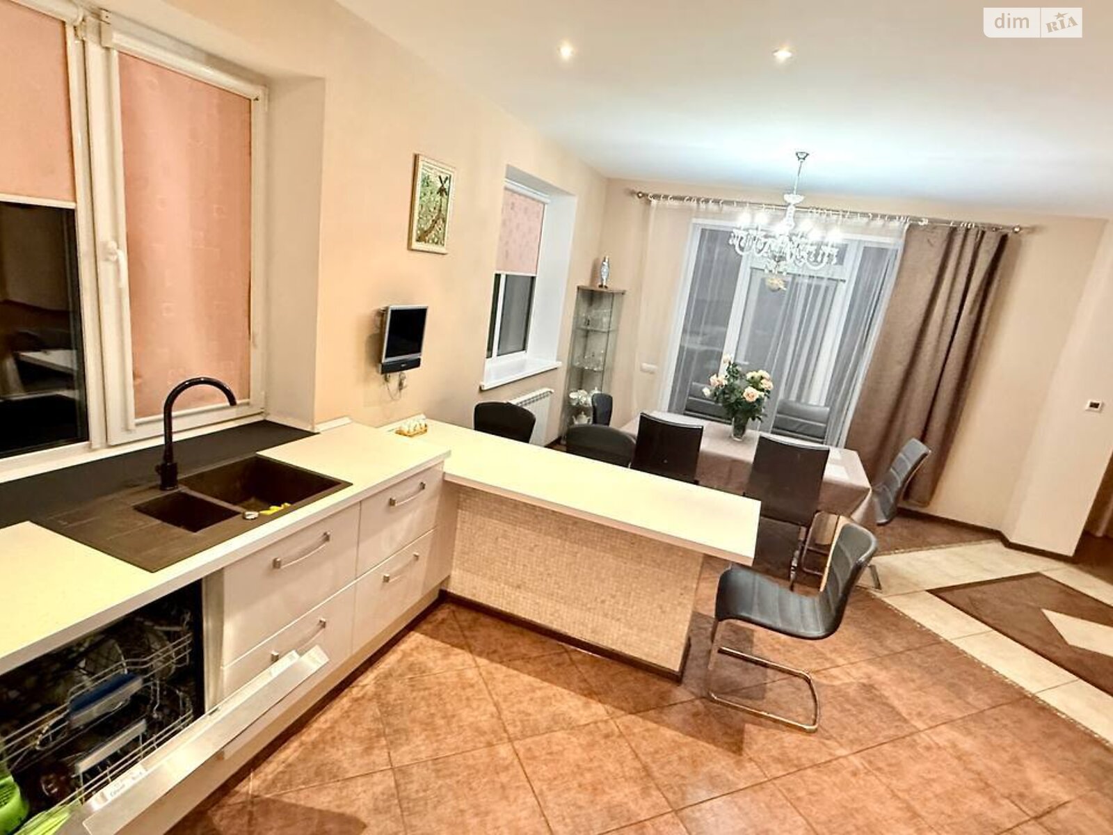 двоповерховий будинок з гаражем, 237.8 кв. м, цегла. Здається помісячно в Вінниці, в районі undefined фото 1 двопроверховий будинок з гаражем, 237.8 кв. м, цегла. Здається помісячно в Вінниці, в районі undefined фото 1