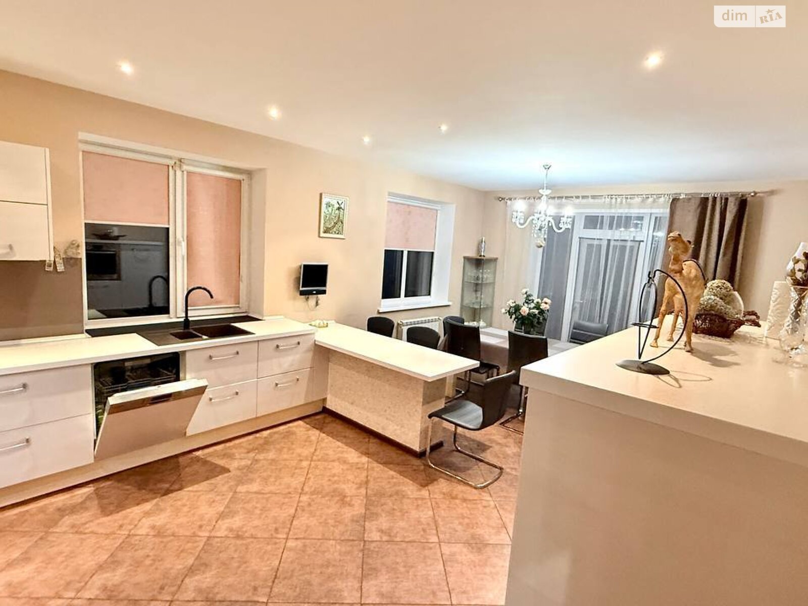 двоповерховий будинок з гаражем, 237.8 кв. м, цегла. Здається помісячно в Вінниці, в районі undefined фото 1 двопроверховий будинок з гаражем, 237.8 кв. м, цегла. Здається помісячно в Вінниці, в районі undefined фото 1