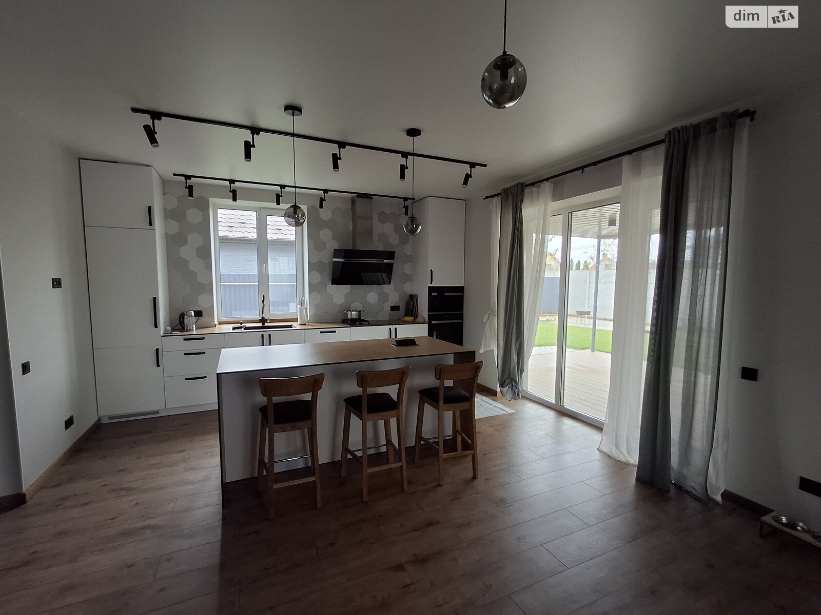 двухэтажный дом с балконом, 155 кв. м, кирпич. Сдается помесячно в Агрономичном фото 1