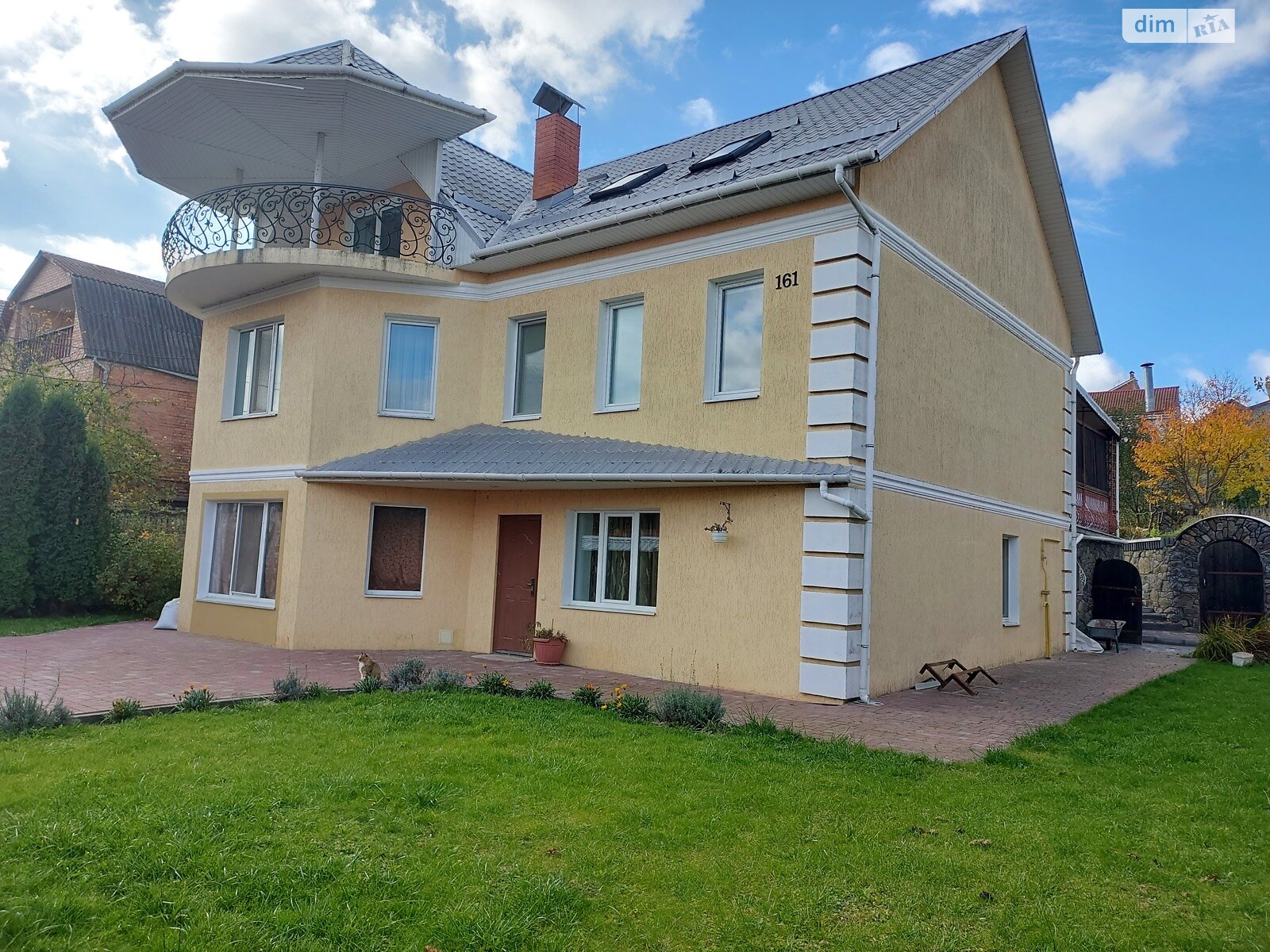 трехэтажный дом с верандой, 287.8 кв. м, кирпич. Сдается помесячно в Виннице, в районе Пятничаны фото 1 трехэтажный дом с верандой, 287.8 кв. м, кирпич. Сдается помесячно в Виннице, в районе Пятничаны фото 1