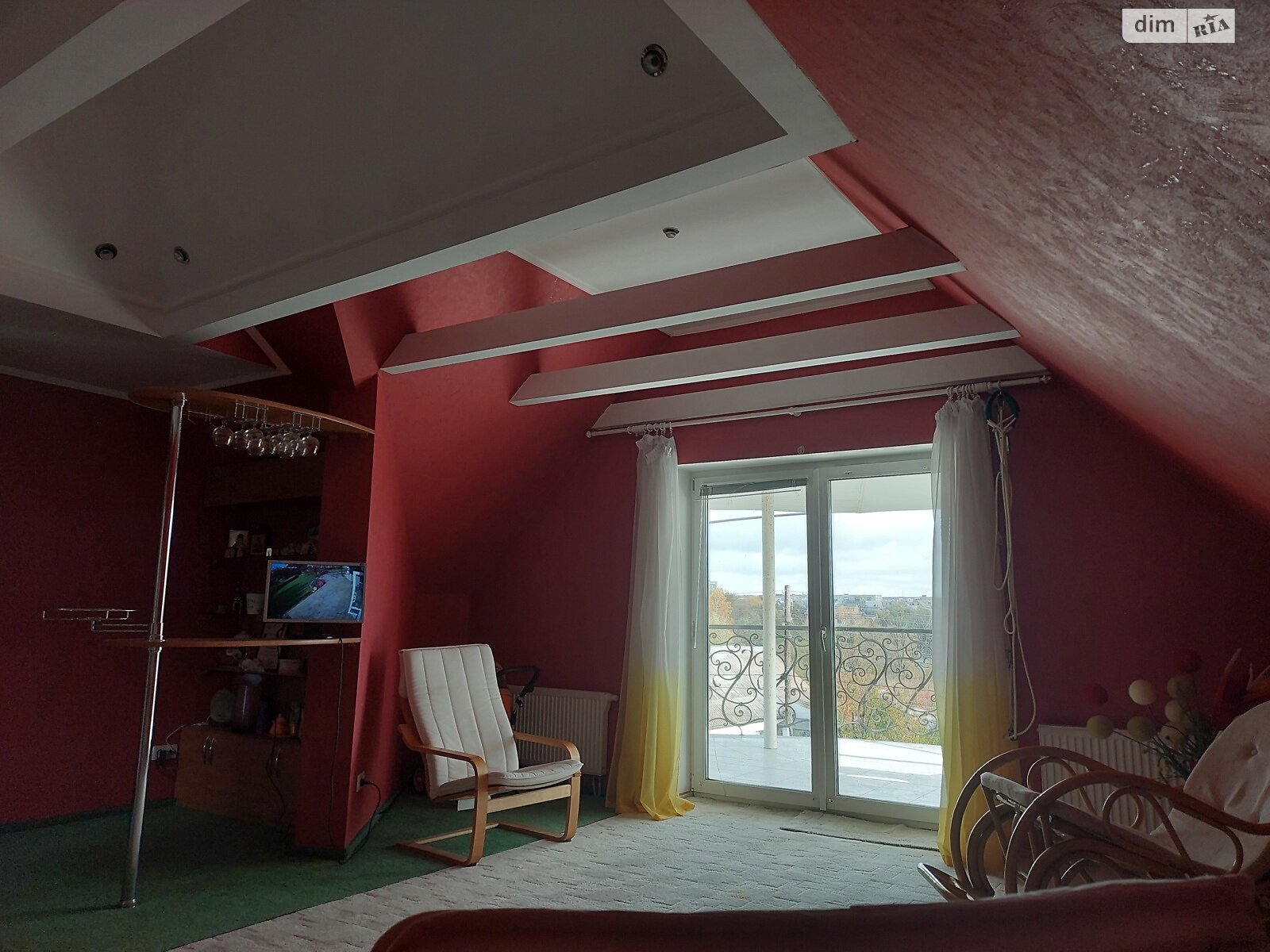 трехэтажный дом с верандой, 287.8 кв. м, кирпич. Сдается помесячно в Виннице, в районе Пятничаны фото 1 трехэтажный дом с верандой, 287.8 кв. м, кирпич. Сдается помесячно в Виннице, в районе Пятничаны фото 1