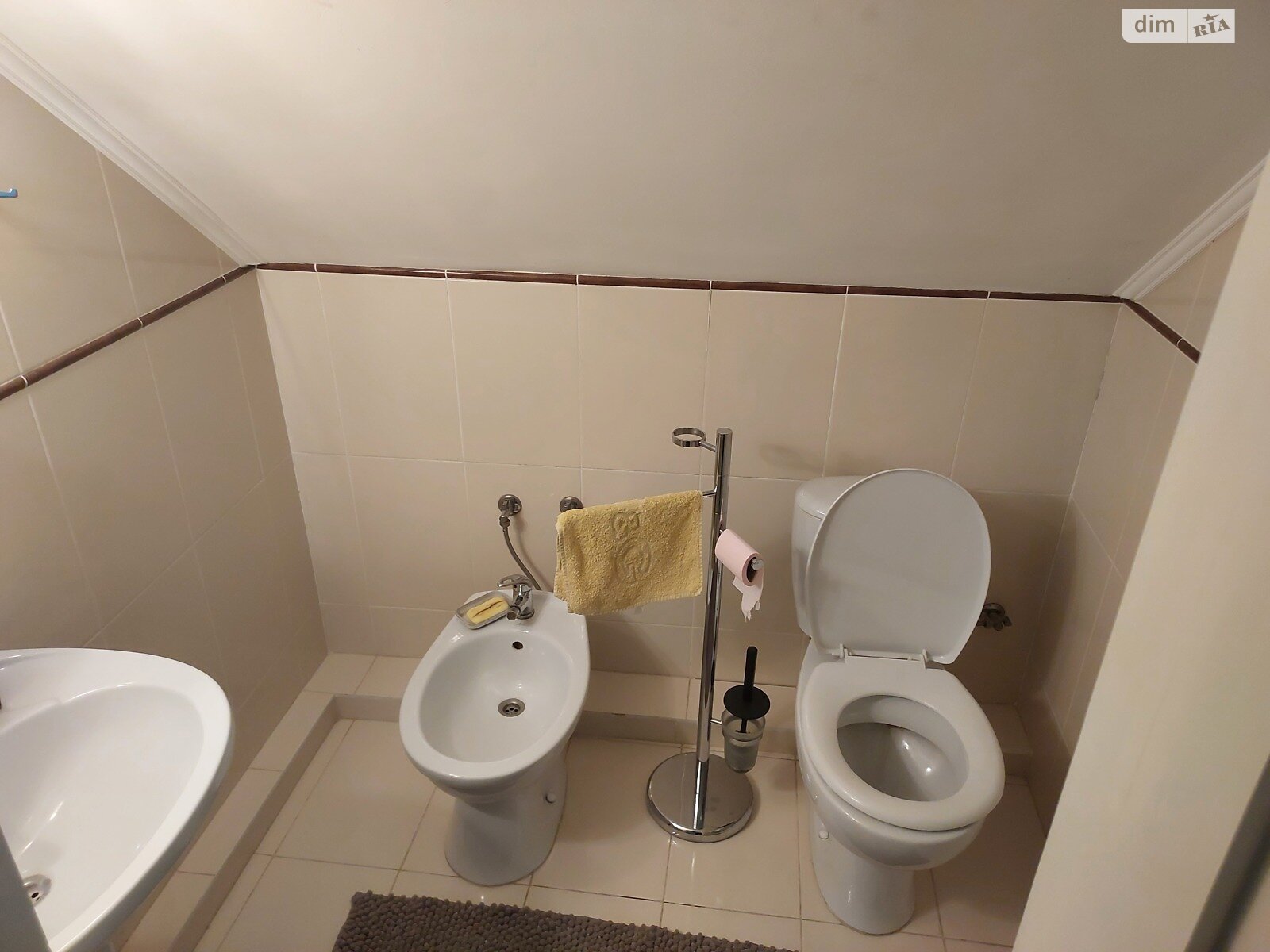 трехэтажный дом с верандой, 287.8 кв. м, кирпич. Сдается помесячно в Виннице, в районе Пятничаны фото 1 трехэтажный дом с верандой, 287.8 кв. м, кирпич. Сдается помесячно в Виннице, в районе Пятничаны фото 1