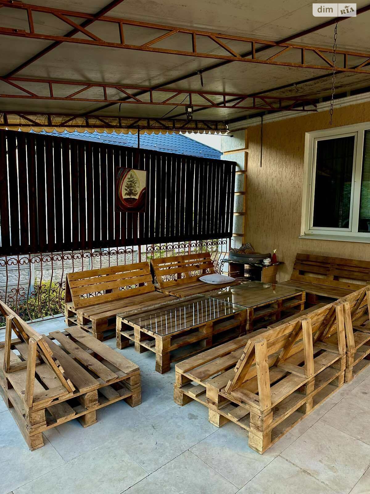 трехэтажный дом с верандой, 287.8 кв. м, кирпич. Сдается помесячно в Виннице, в районе Пятничаны фото 1 трехэтажный дом с верандой, 287.8 кв. м, кирпич. Сдается помесячно в Виннице, в районе Пятничаны фото 1