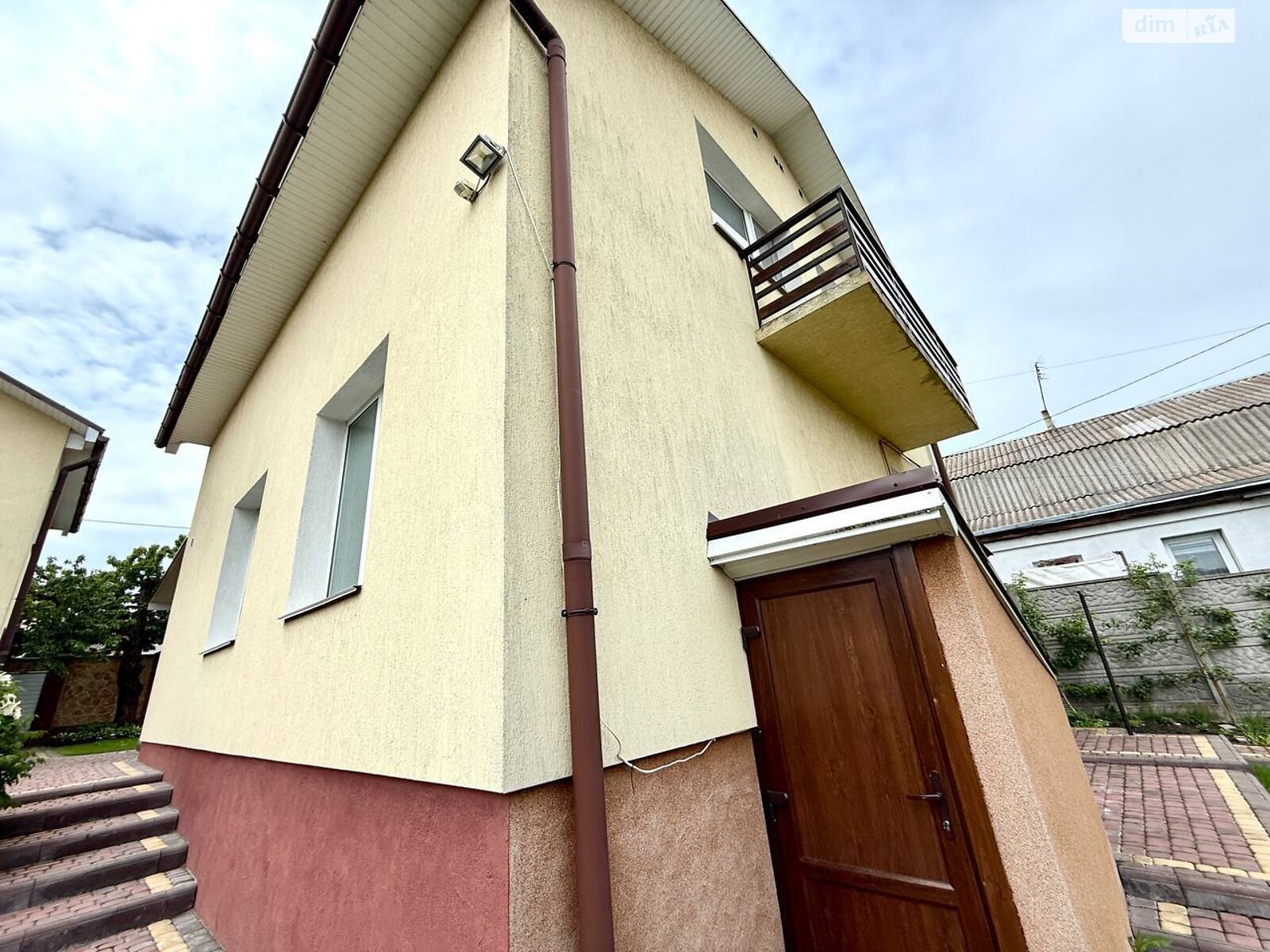 двоповерховий будинок з балконом, 120 кв. м, кирпич. Здається помісячно в Вінниці, в районі Сабарів фото 1 двопроверховий будинок з балконом, 120 кв. м, кирпич. Здається помісячно в Вінниці, в районі Сабарів фото 1