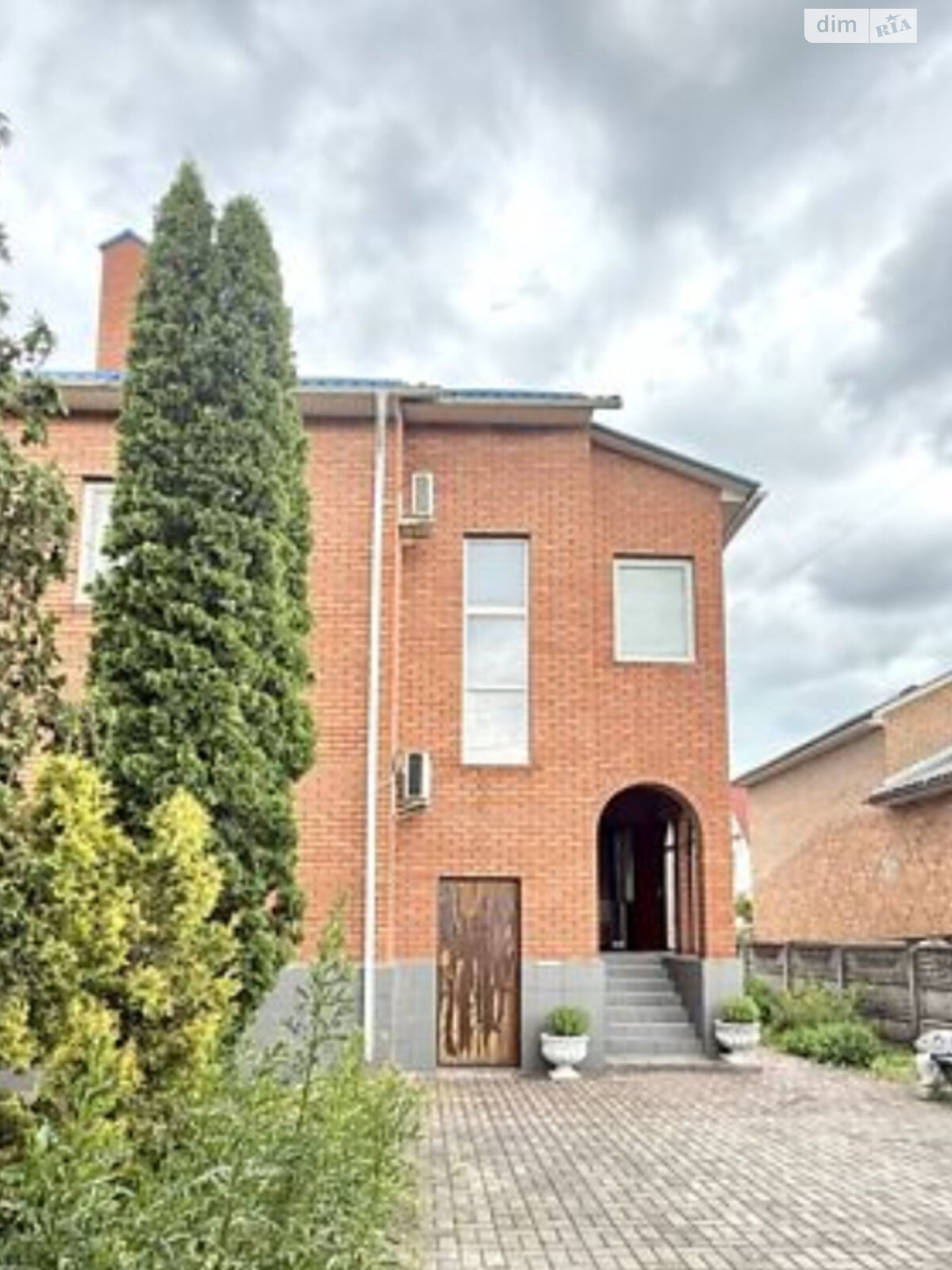 триповерховий будинок бесідка, 270 кв. м, кирпич. Здається помісячно в Вінниці, в районі Старе місто фото 1 трипроверховий будинок бесідка, 270 кв. м, кирпич. Здається помісячно в Вінниці, в районі Старе місто фото 1