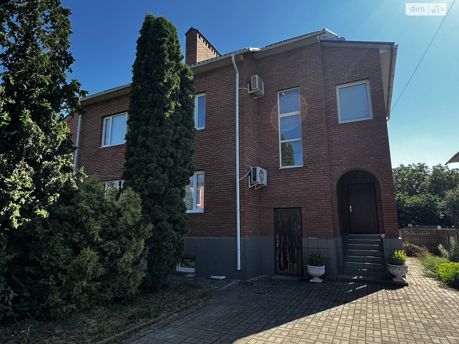 триповерховий будинок бесідка, 270 кв. м, кирпич. Здається помісячно в Вінниці, в районі Старе місто фото 1 трипроверховий будинок бесідка, 270 кв. м, кирпич. Здається помісячно в Вінниці, в районі Старе місто фото 1