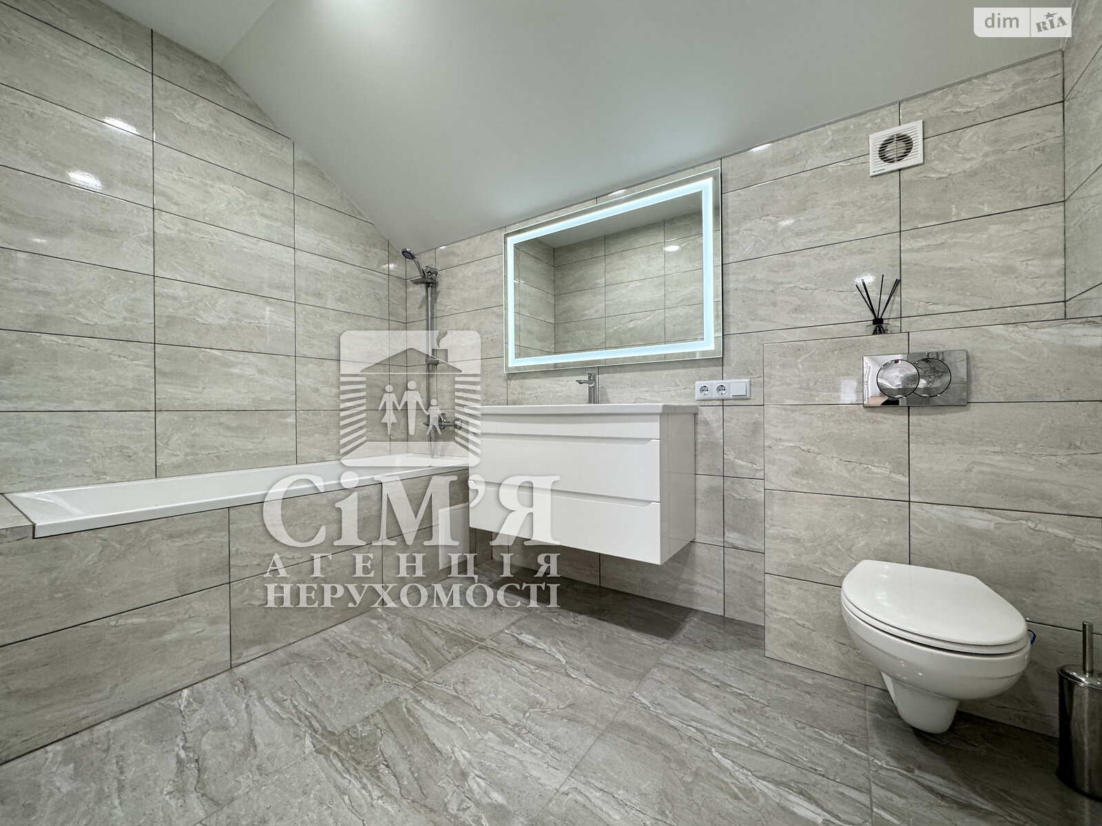 двопроверховий будинок, 120 кв. м, кирпич. Здається помісячно в Вінниці, в районі Старе місто фото 1