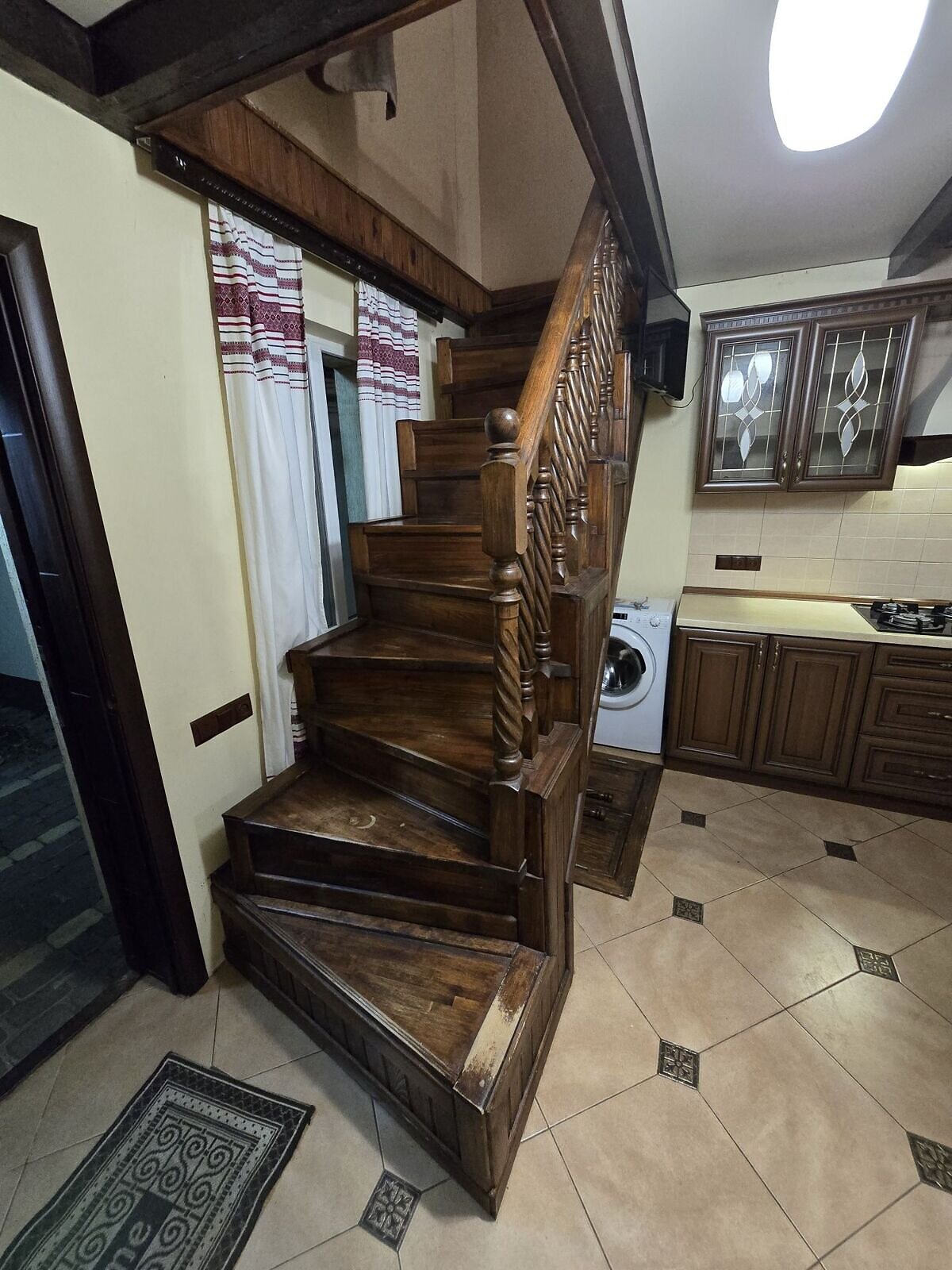 двопроверховий будинок з меблями, 50 кв. м, цегла. Здається помісячно в Вінниці, в районі Старе місто фото 1