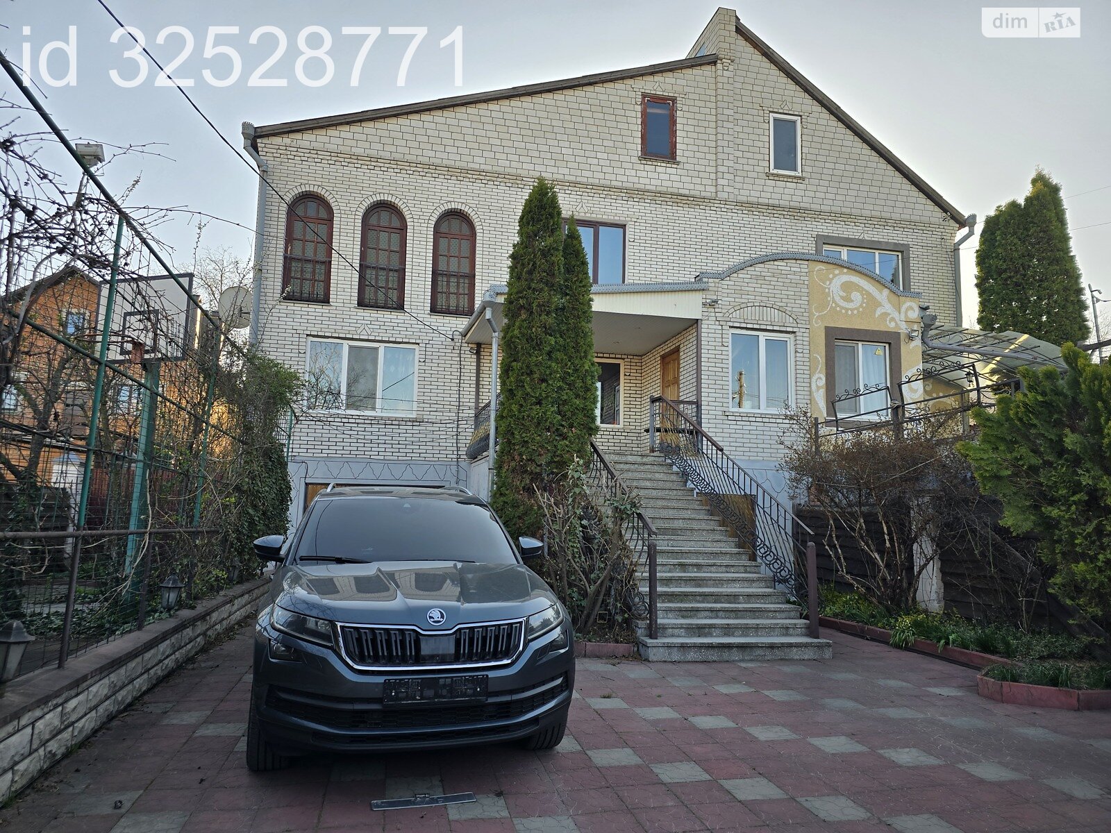 двухэтажный дом с верандой, 230 кв. м, кирпич. Сдается помесячно в Виннице, в районе Старый город фото 1 двухэтажный дом с верандой, 230 кв. м, кирпич. Сдается помесячно в Виннице, в районе Старый город фото 1